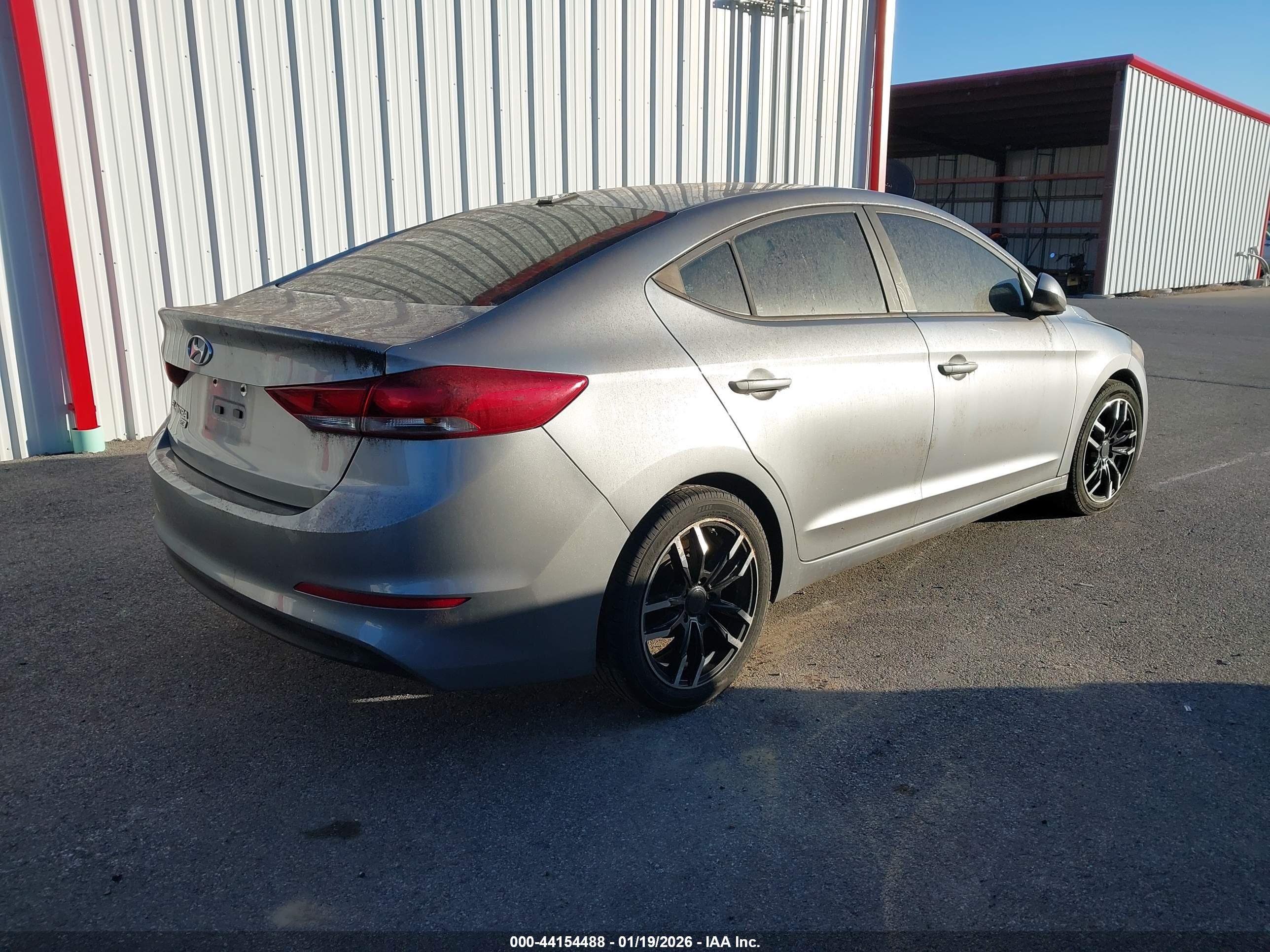 HYUNDAI ELANTRA image 4