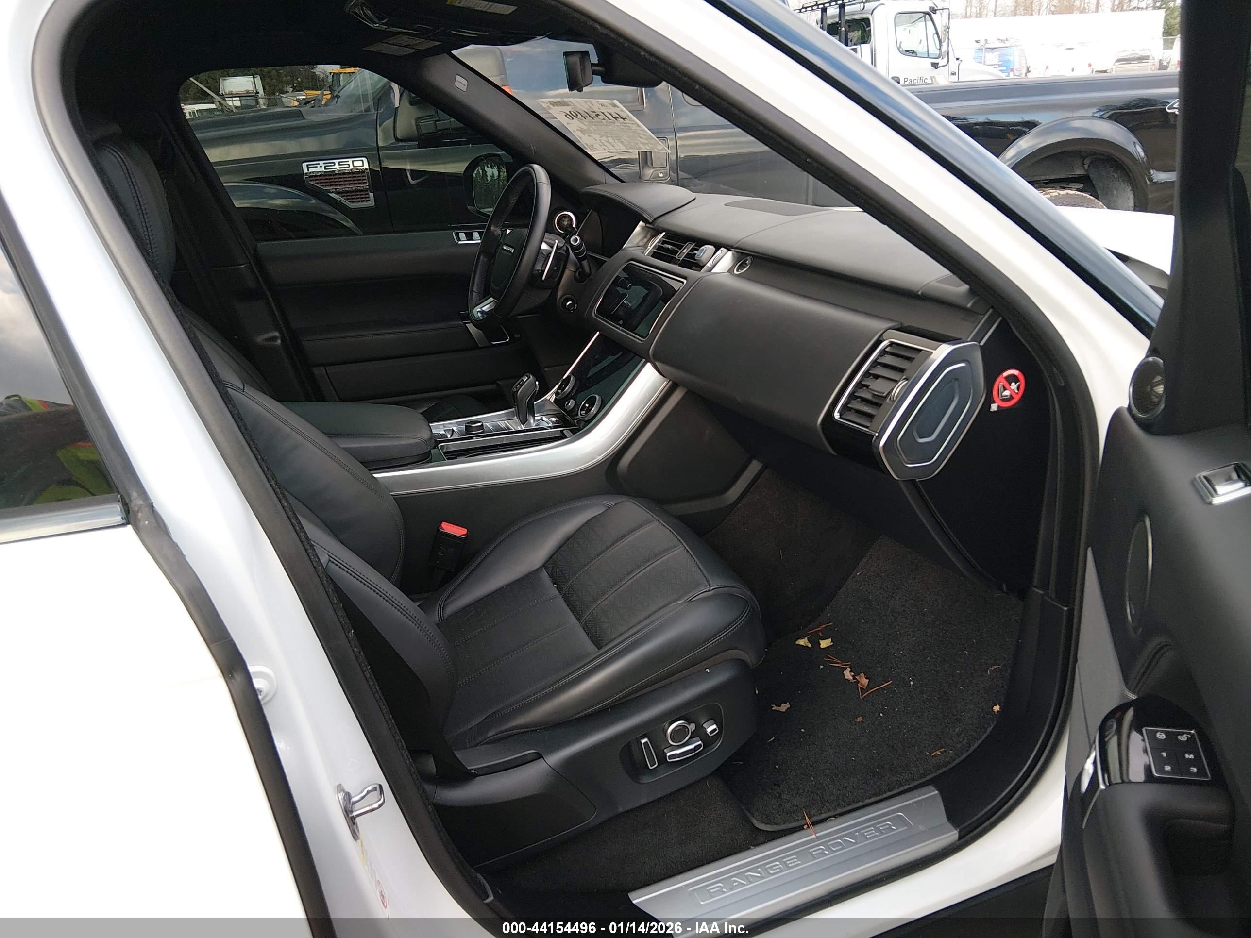 LAND ROVER image 5
