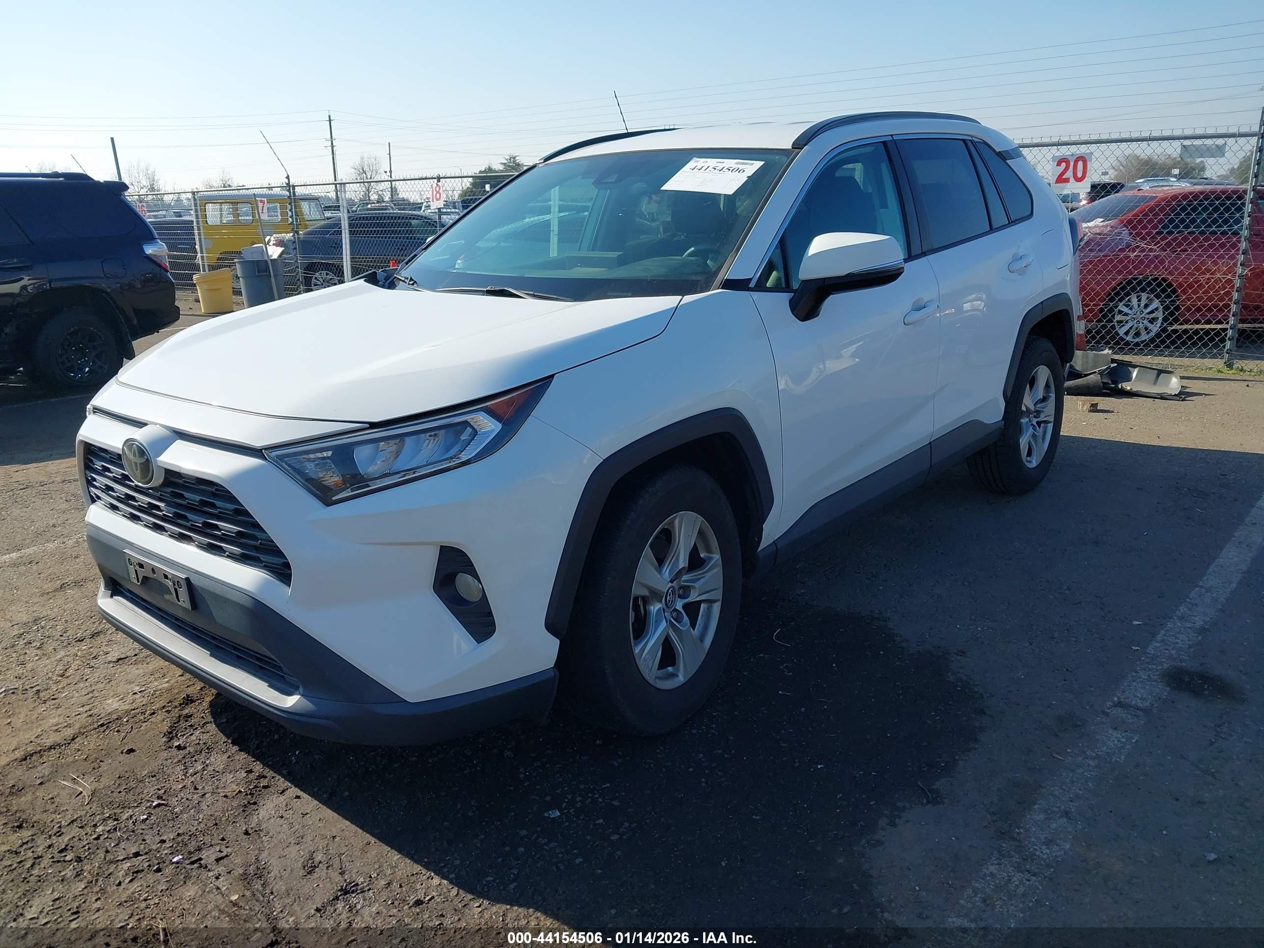 TOYOTA RAV4 image 2