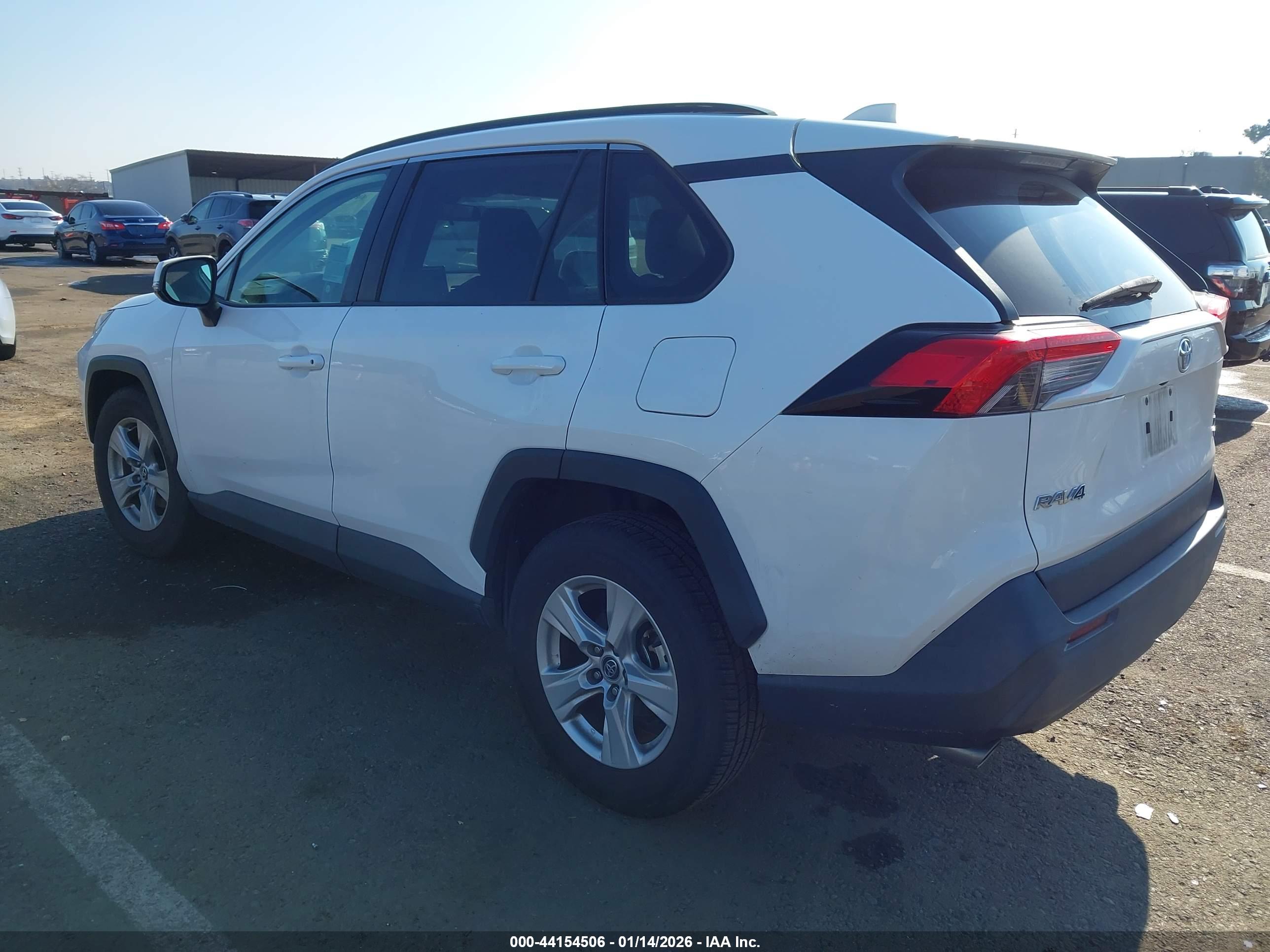TOYOTA RAV4 image 3