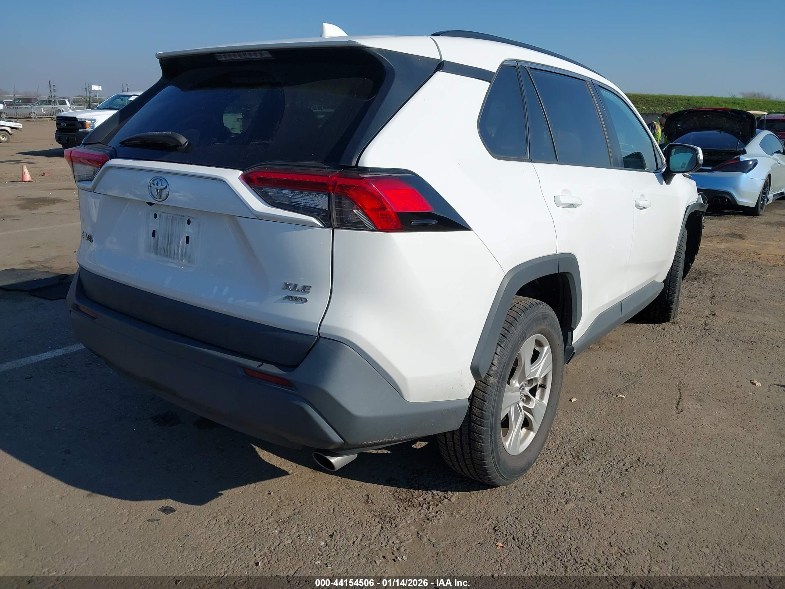 TOYOTA RAV4 image 4