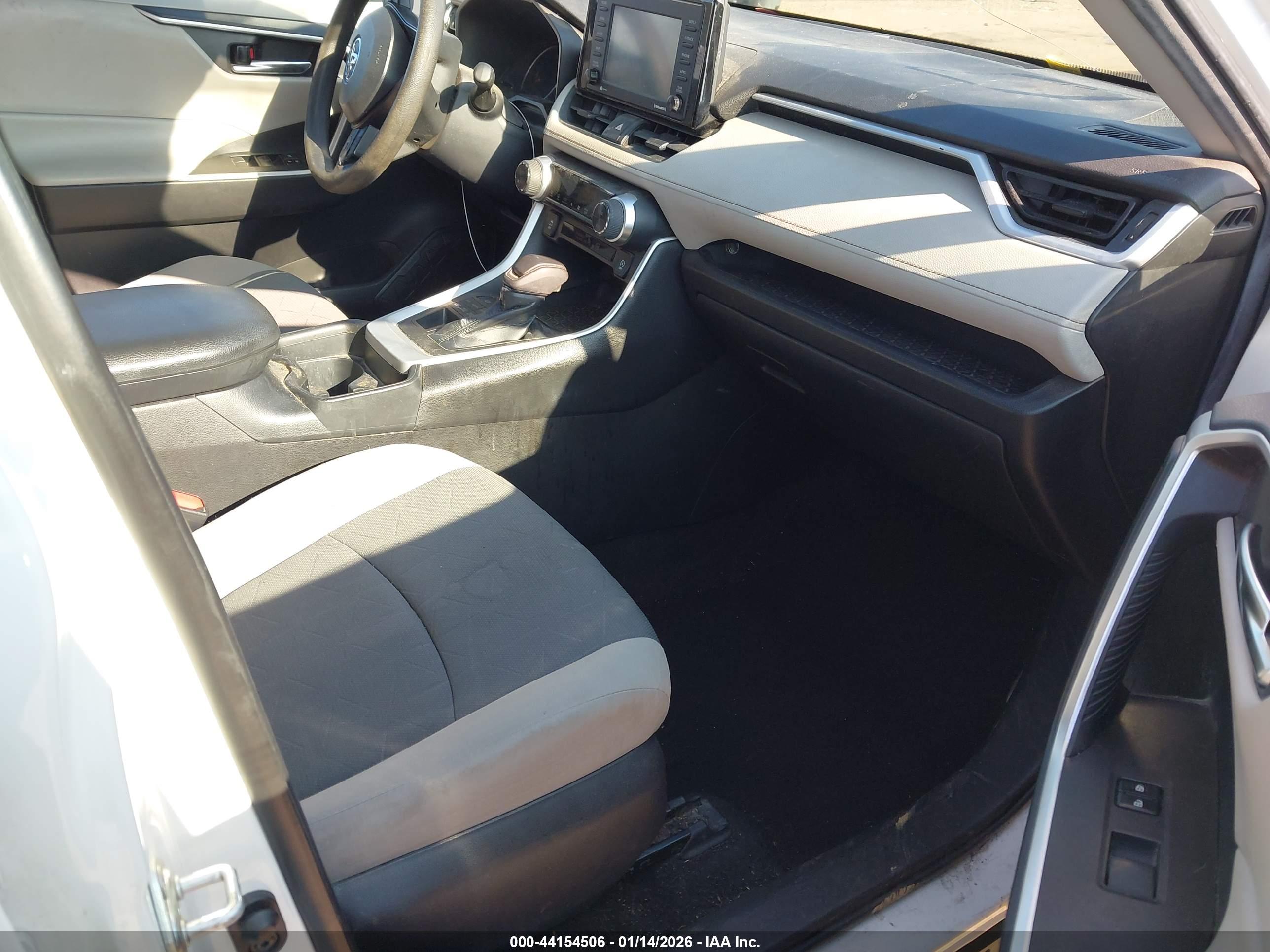TOYOTA RAV4 image 5