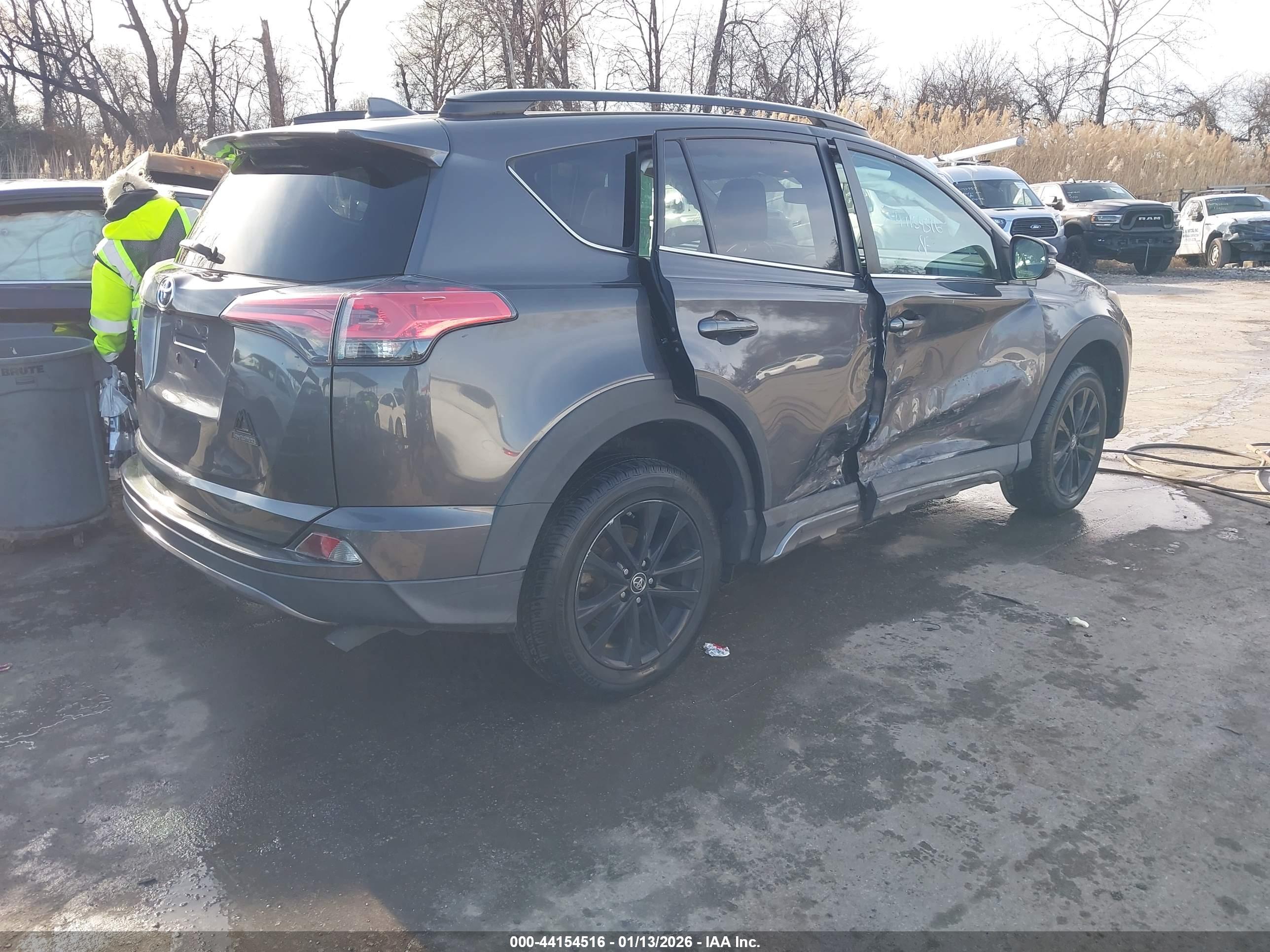 TOYOTA RAV4 image 4