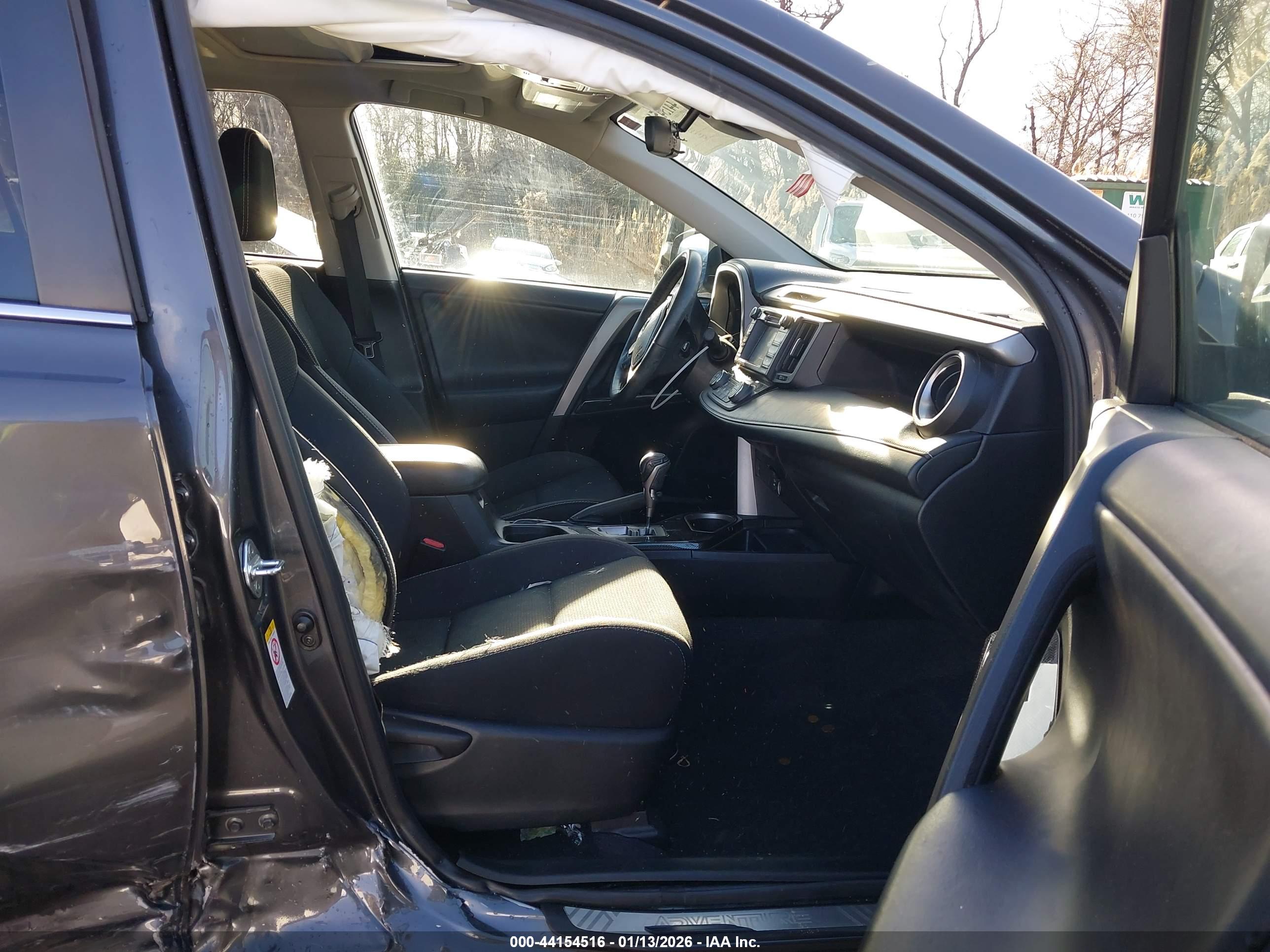 TOYOTA RAV4 image 5