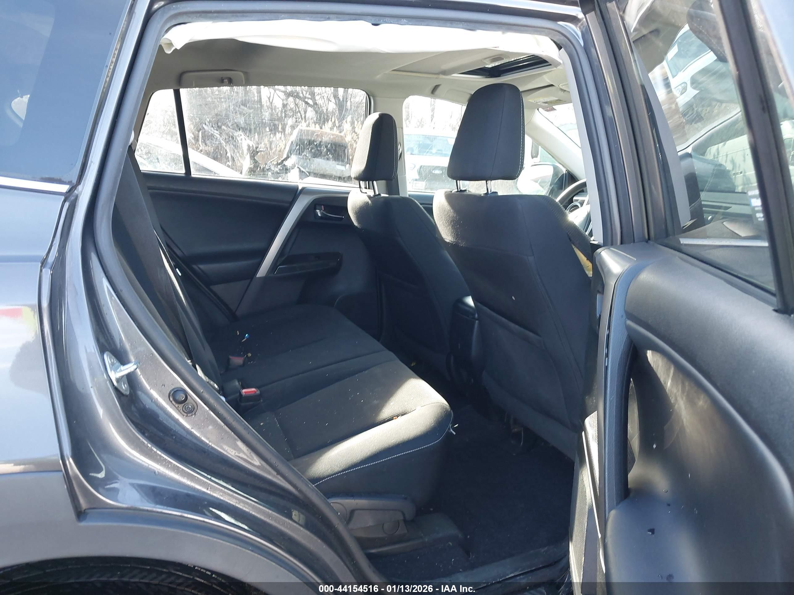 TOYOTA RAV4 image 8