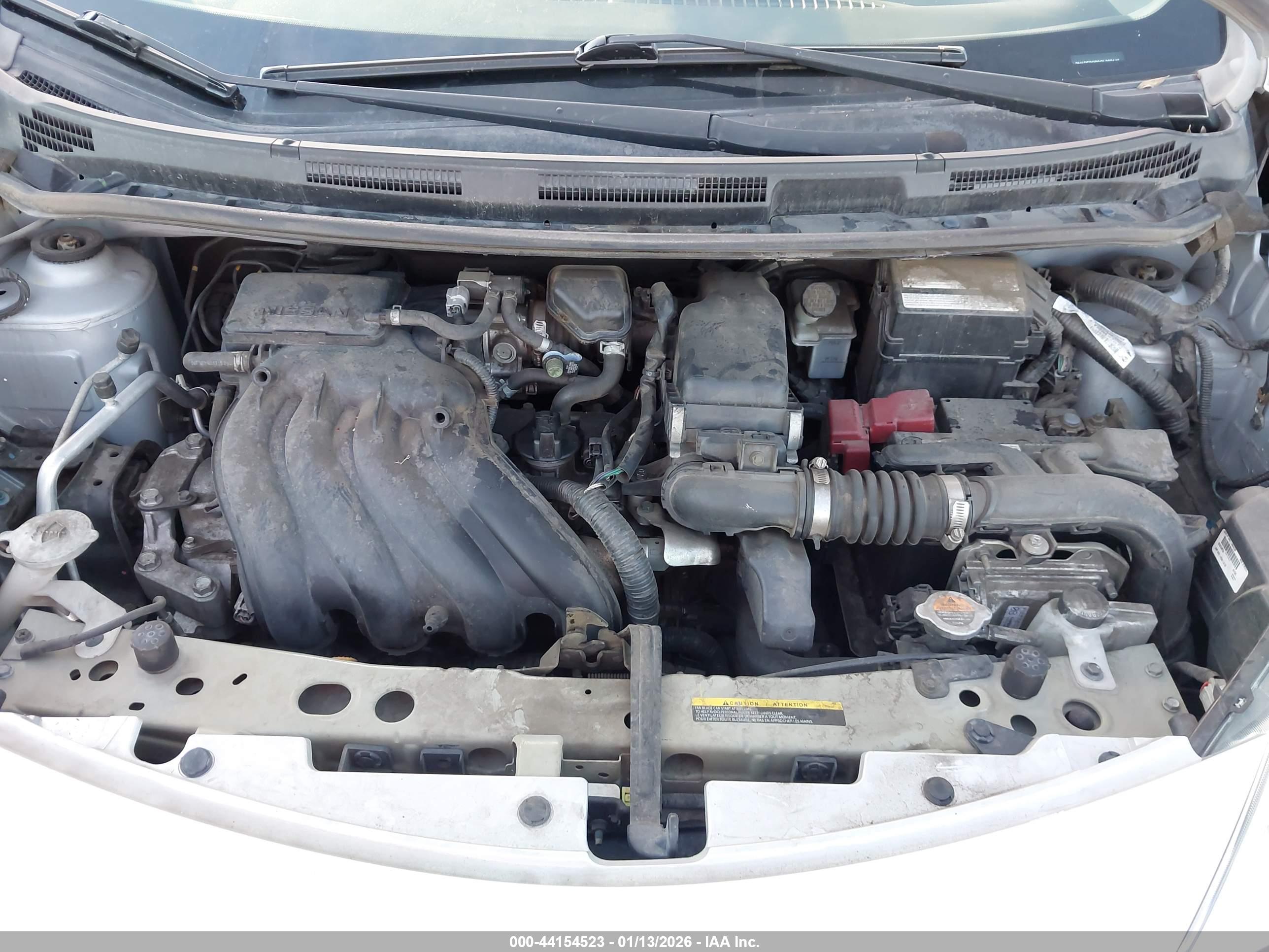 NISSAN VERSA image 10