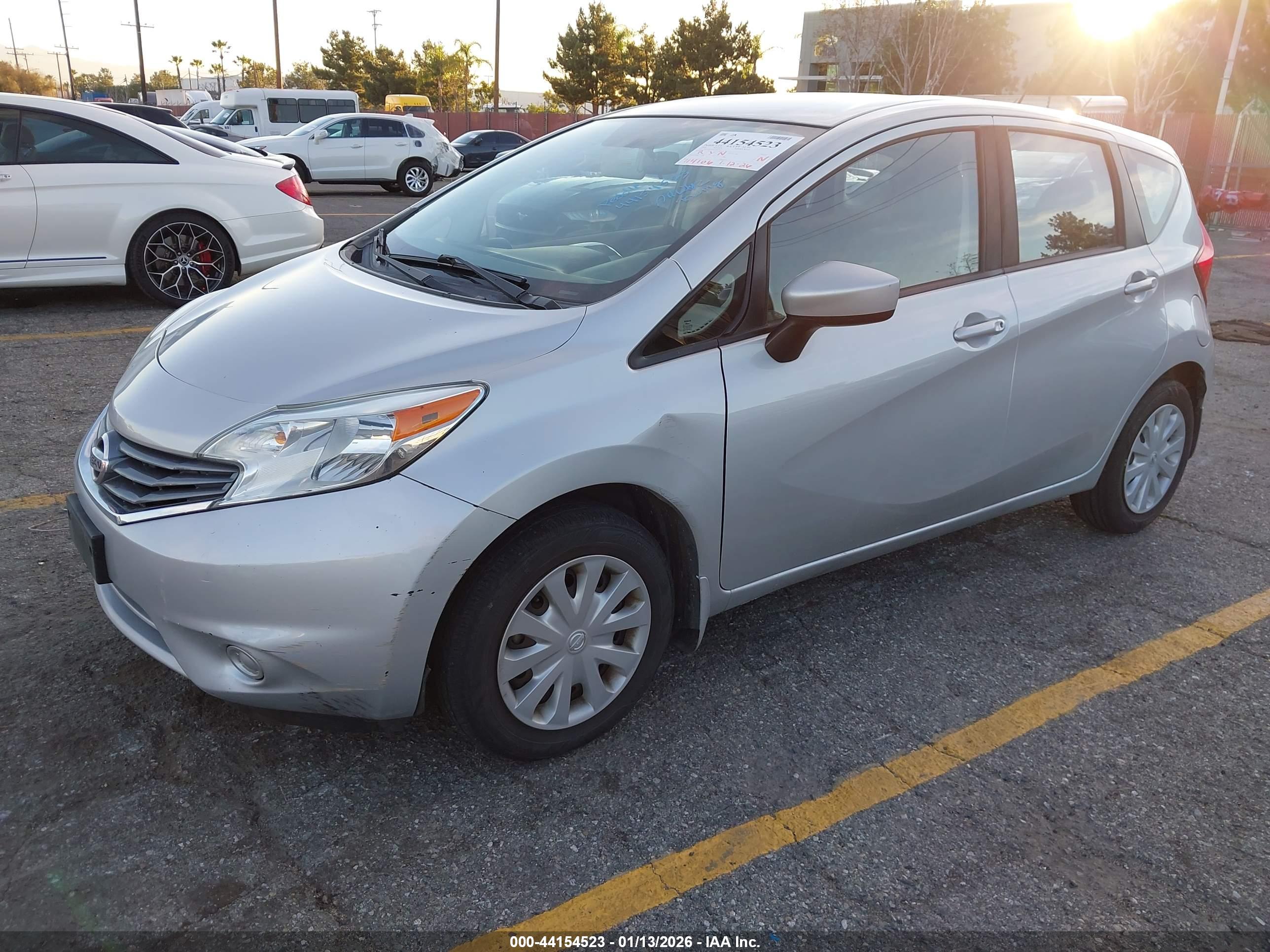 NISSAN VERSA image 2
