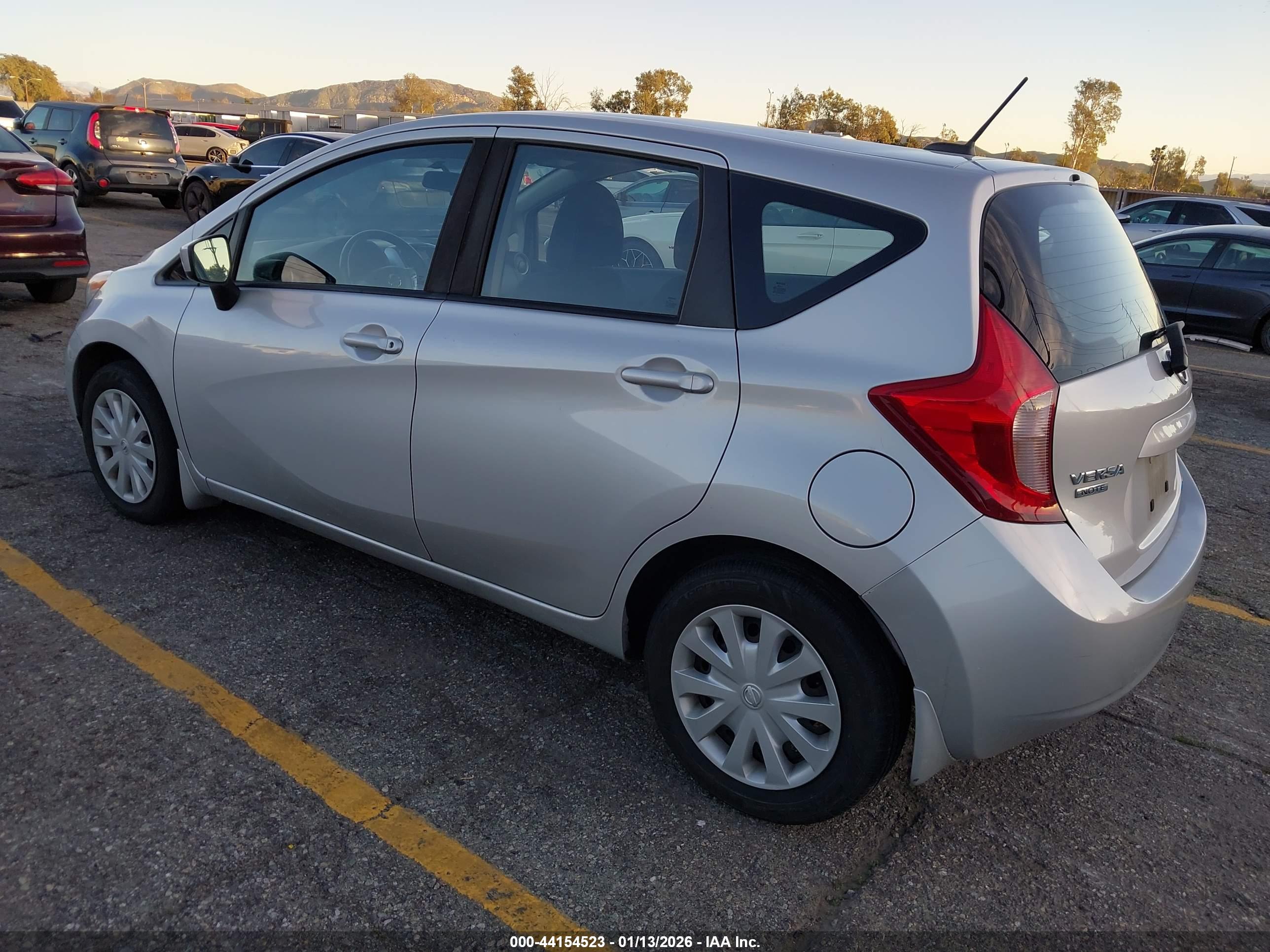 NISSAN VERSA image 3