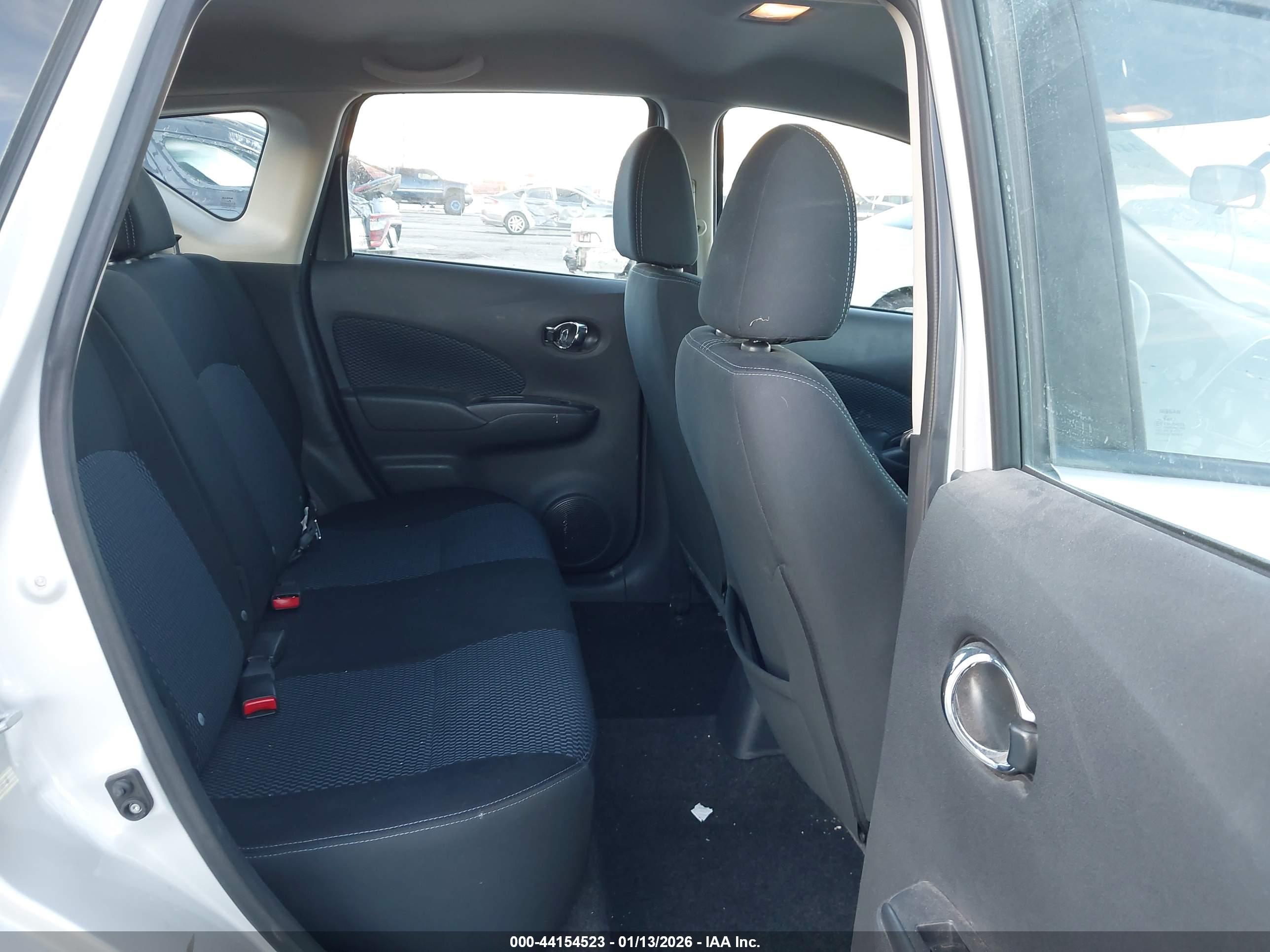 NISSAN VERSA image 8