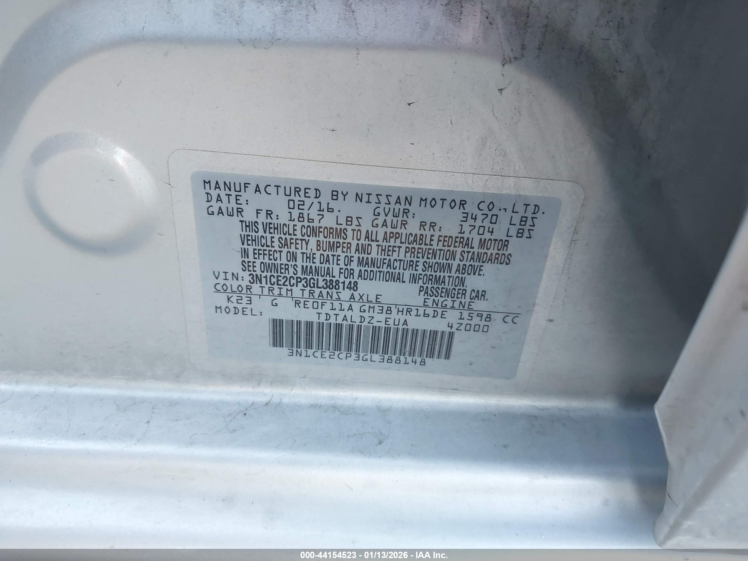 NISSAN VERSA image 9