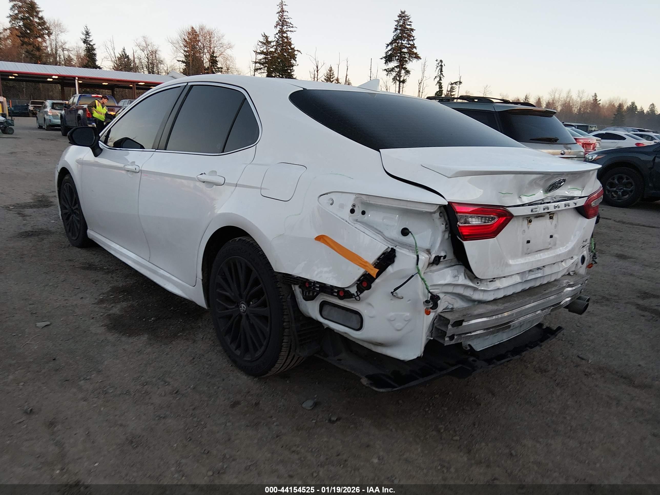 TOYOTA CAMRY image 3