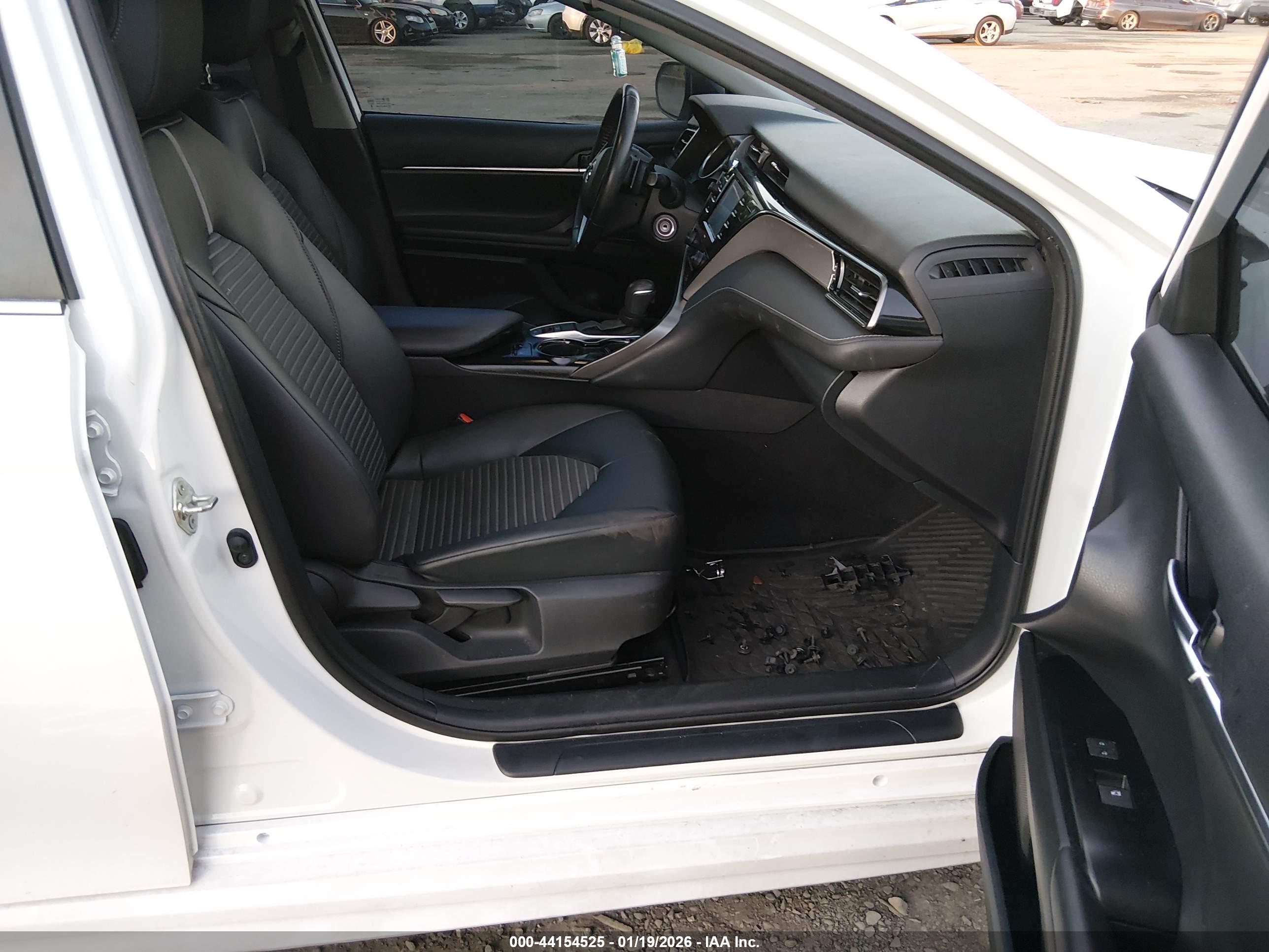 TOYOTA CAMRY image 5