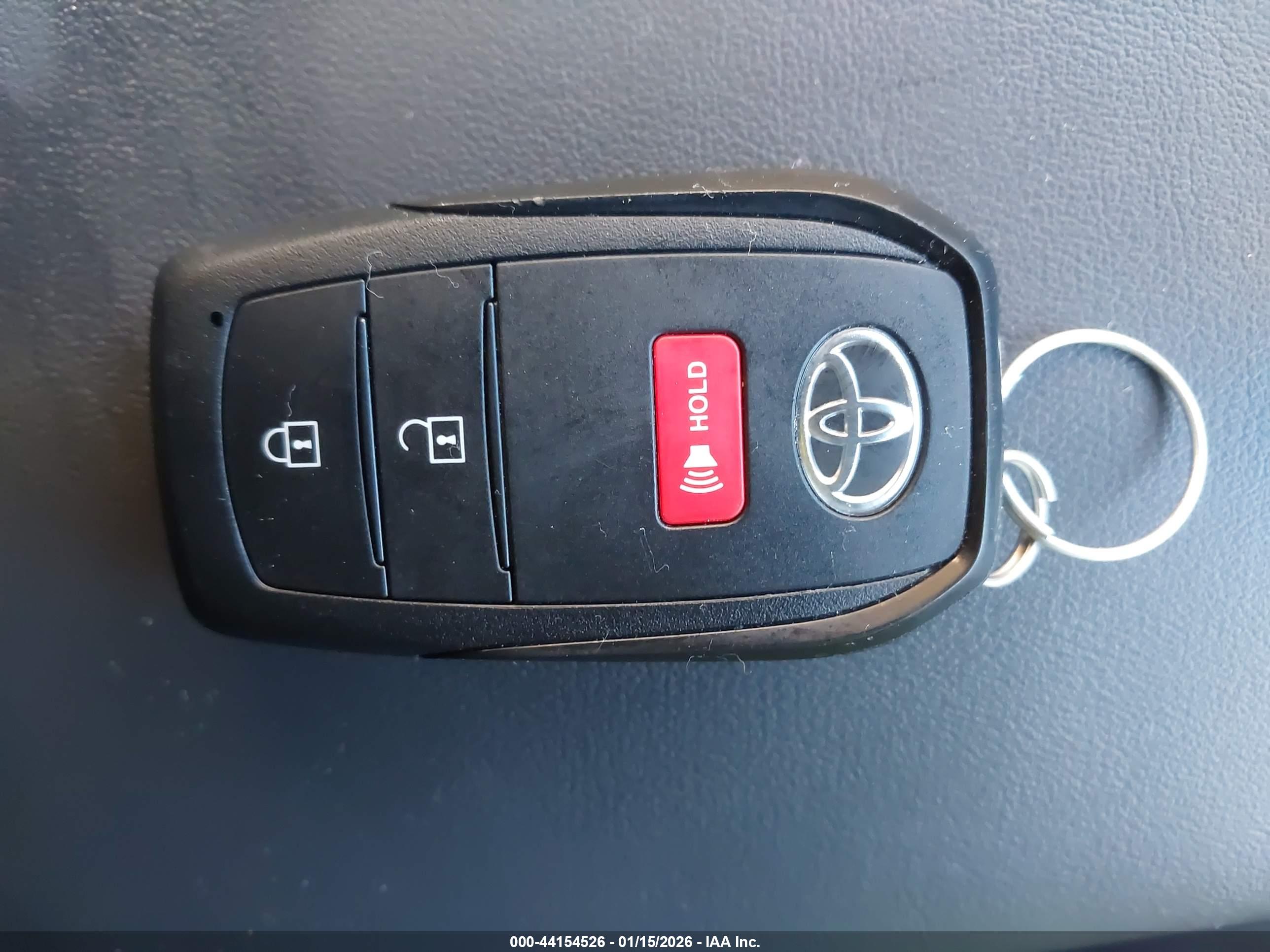 TOYOTA PRIUS image 11
