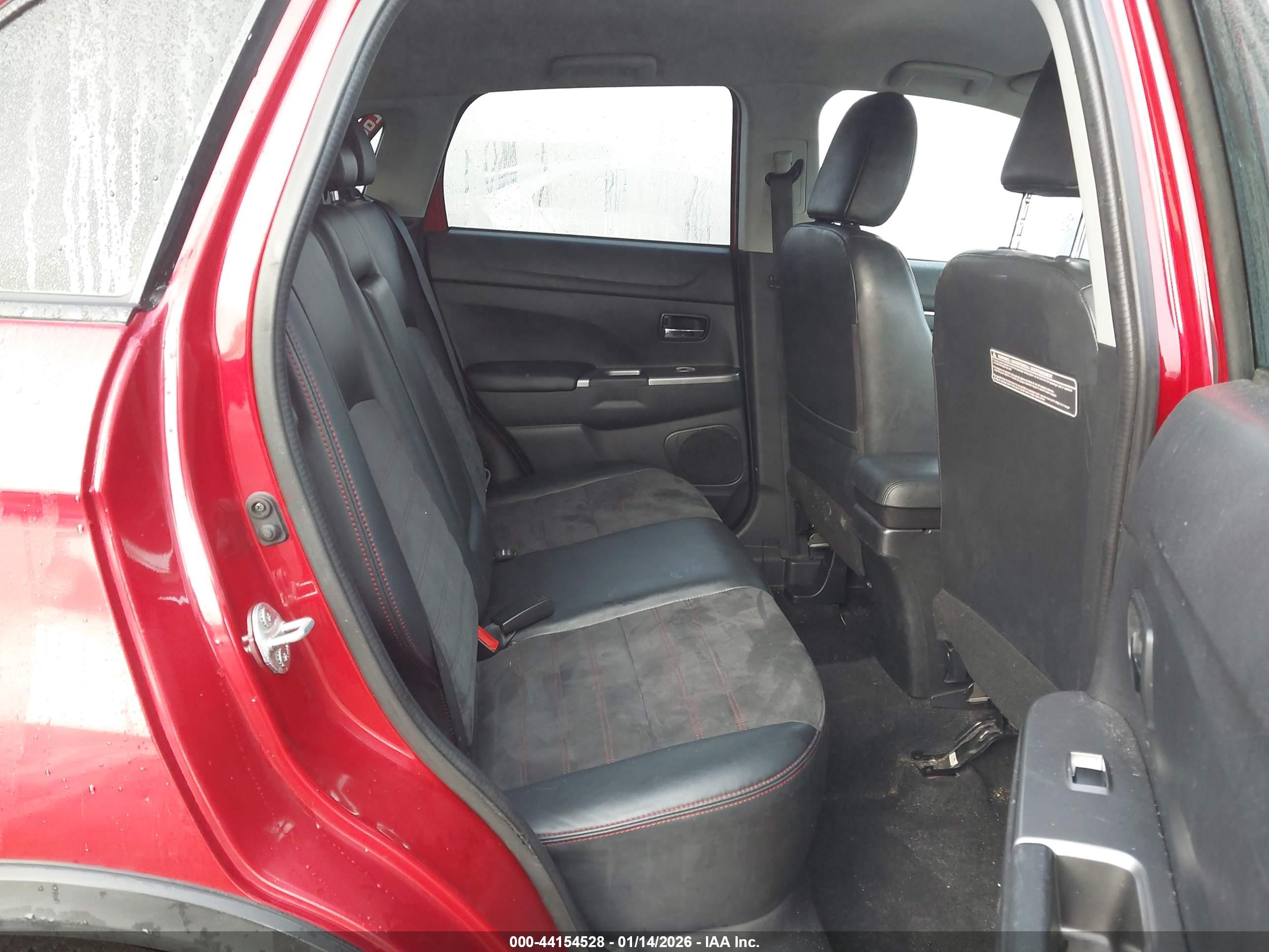 MITSUBISHI OUTLANDER image 8