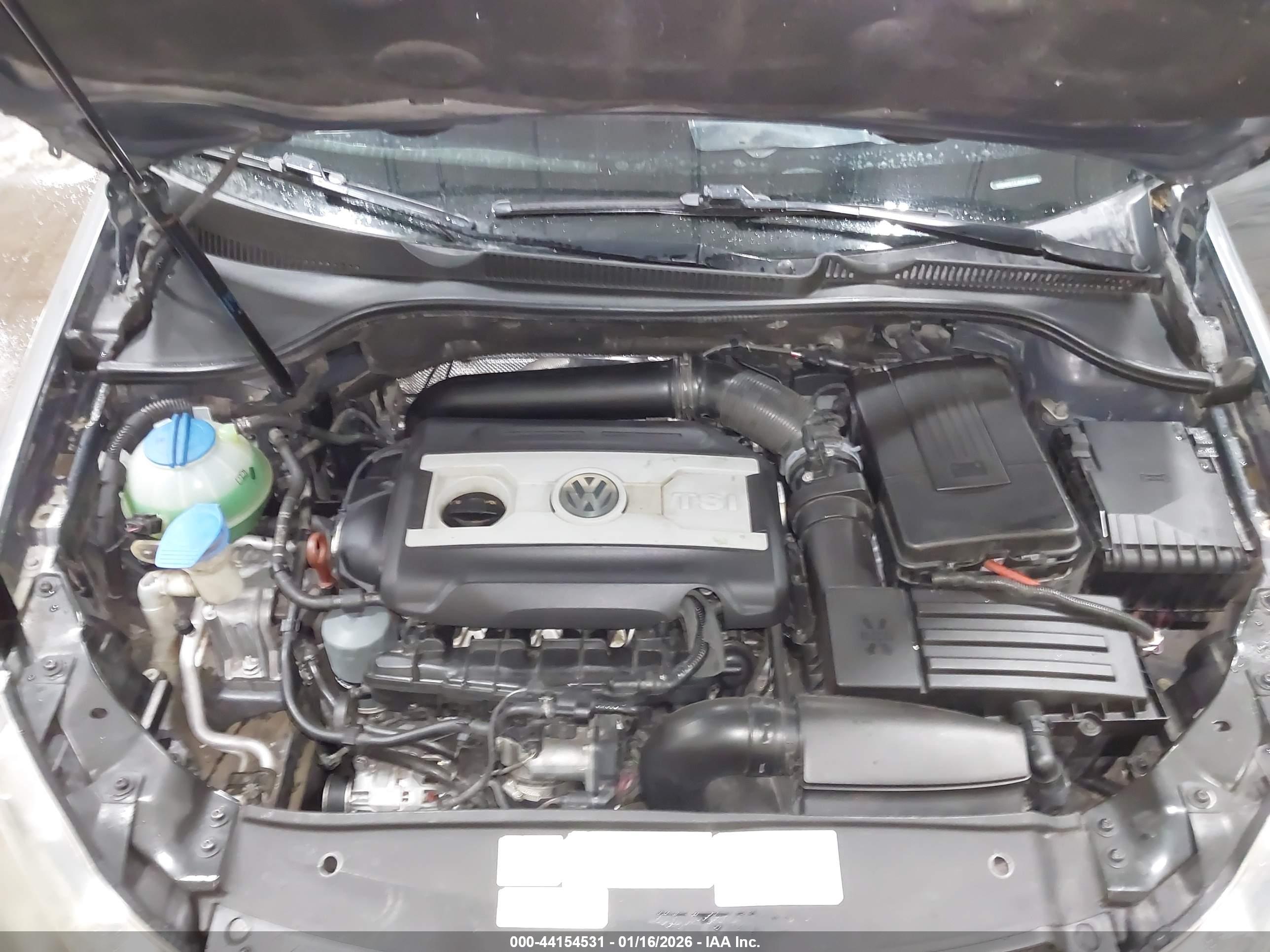 VOLKSWAGEN GTI image 10