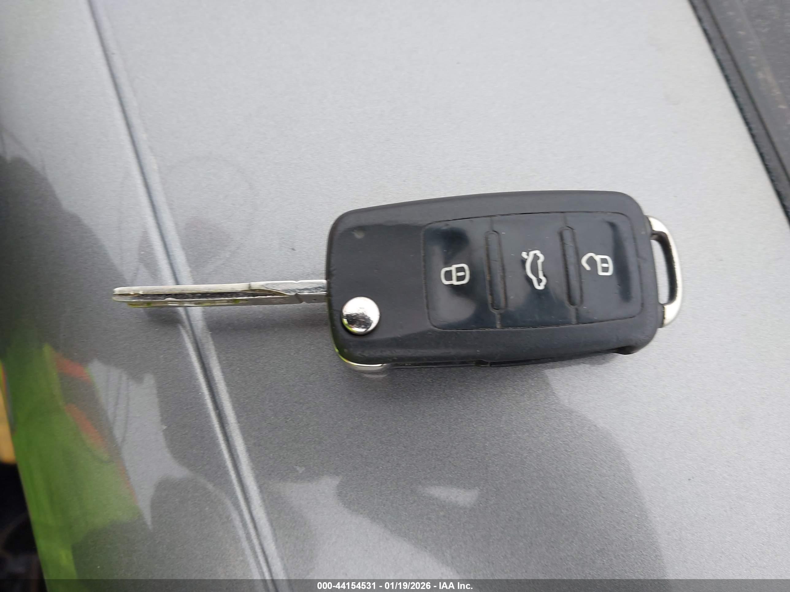 VOLKSWAGEN GTI image 11