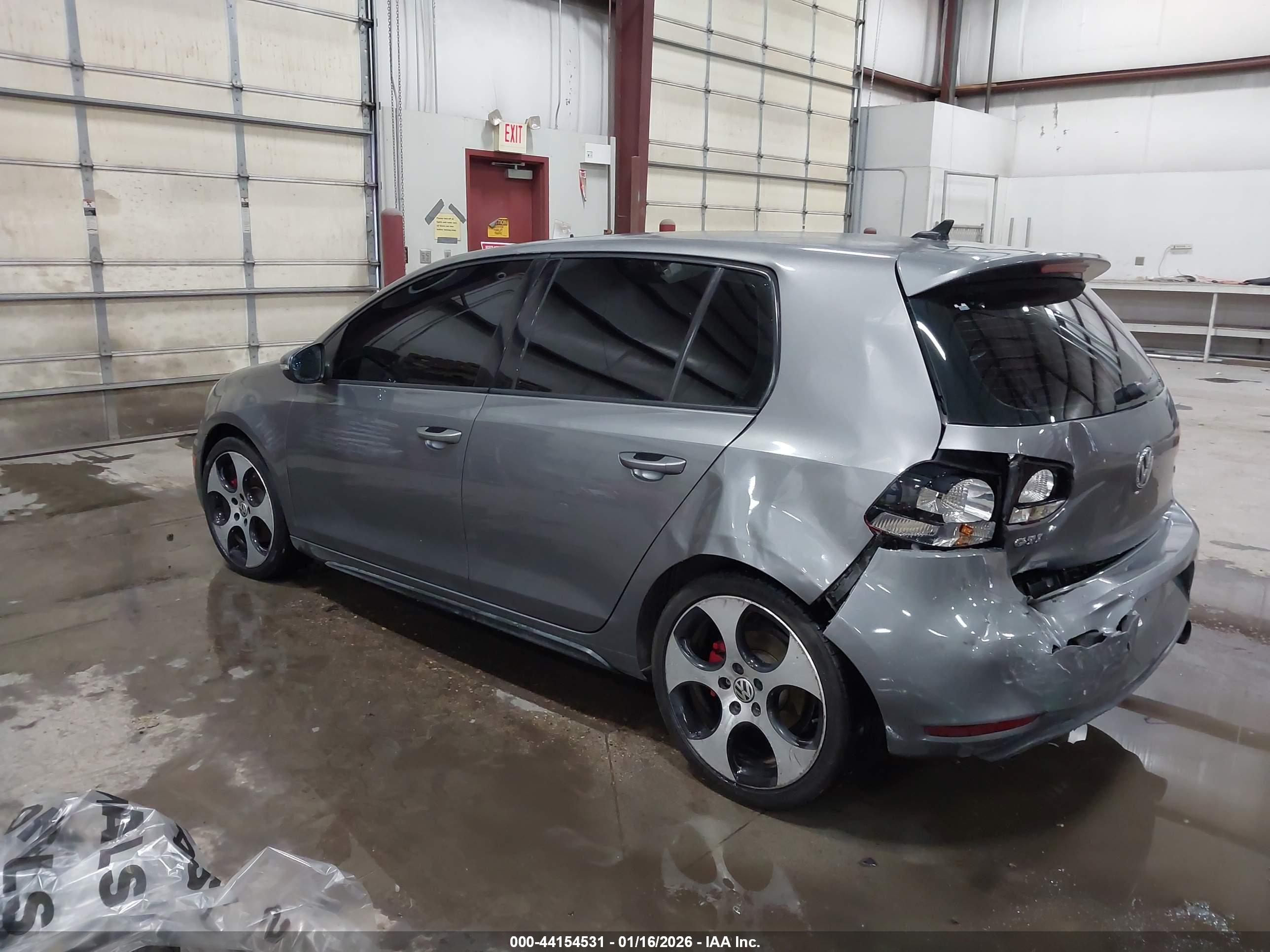 VOLKSWAGEN GTI image 3