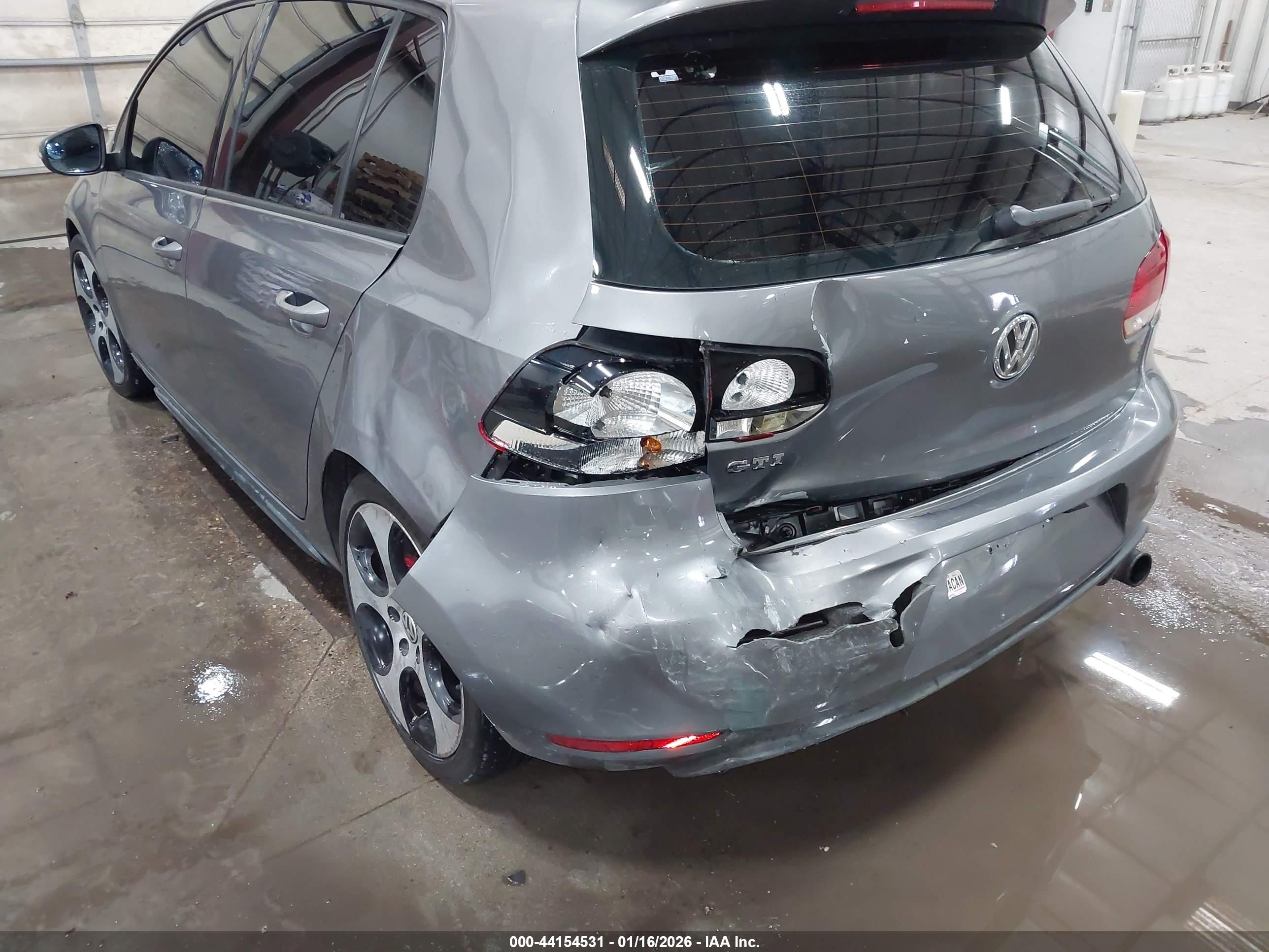VOLKSWAGEN GTI image 6