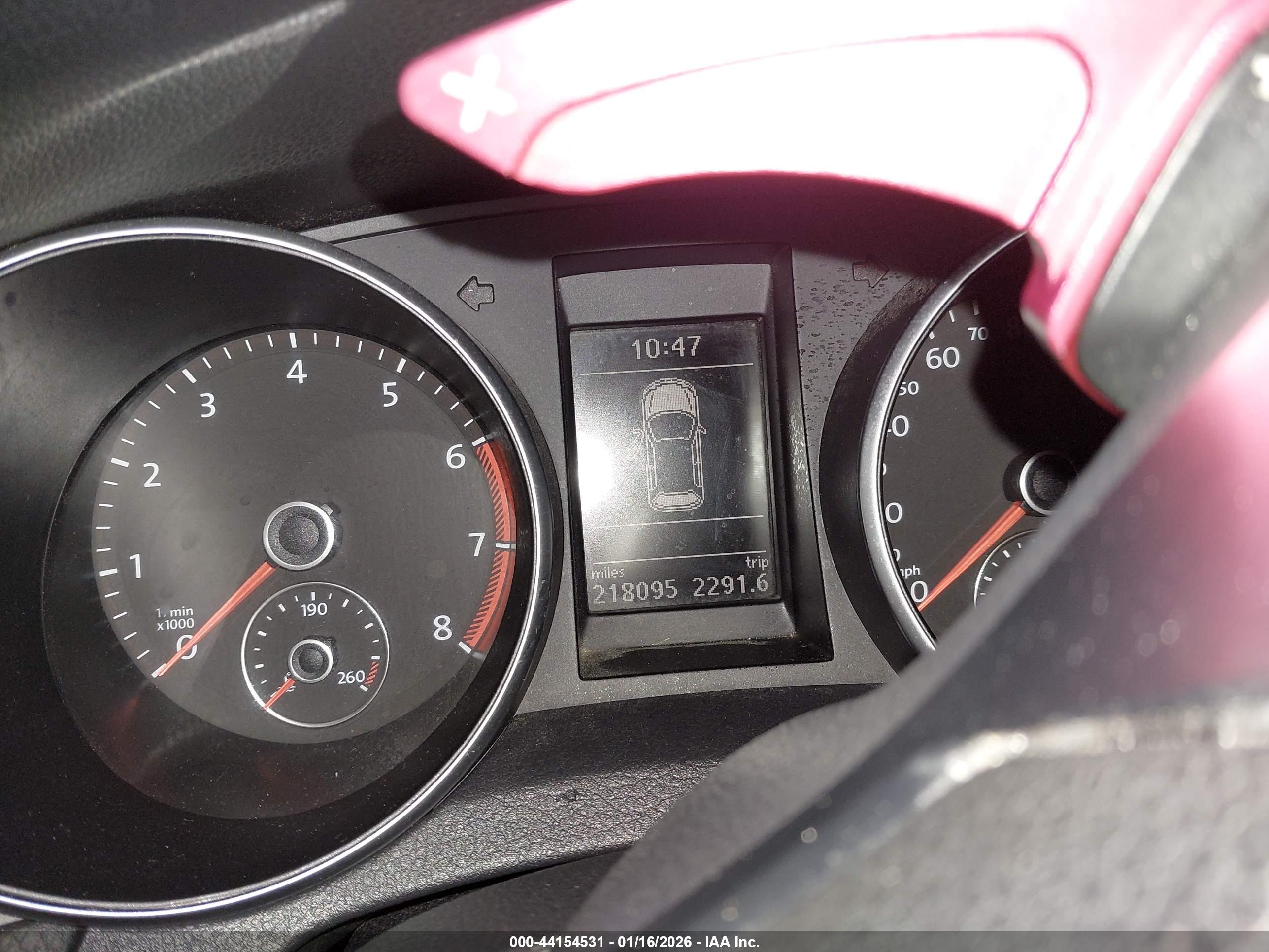 VOLKSWAGEN GTI image 7