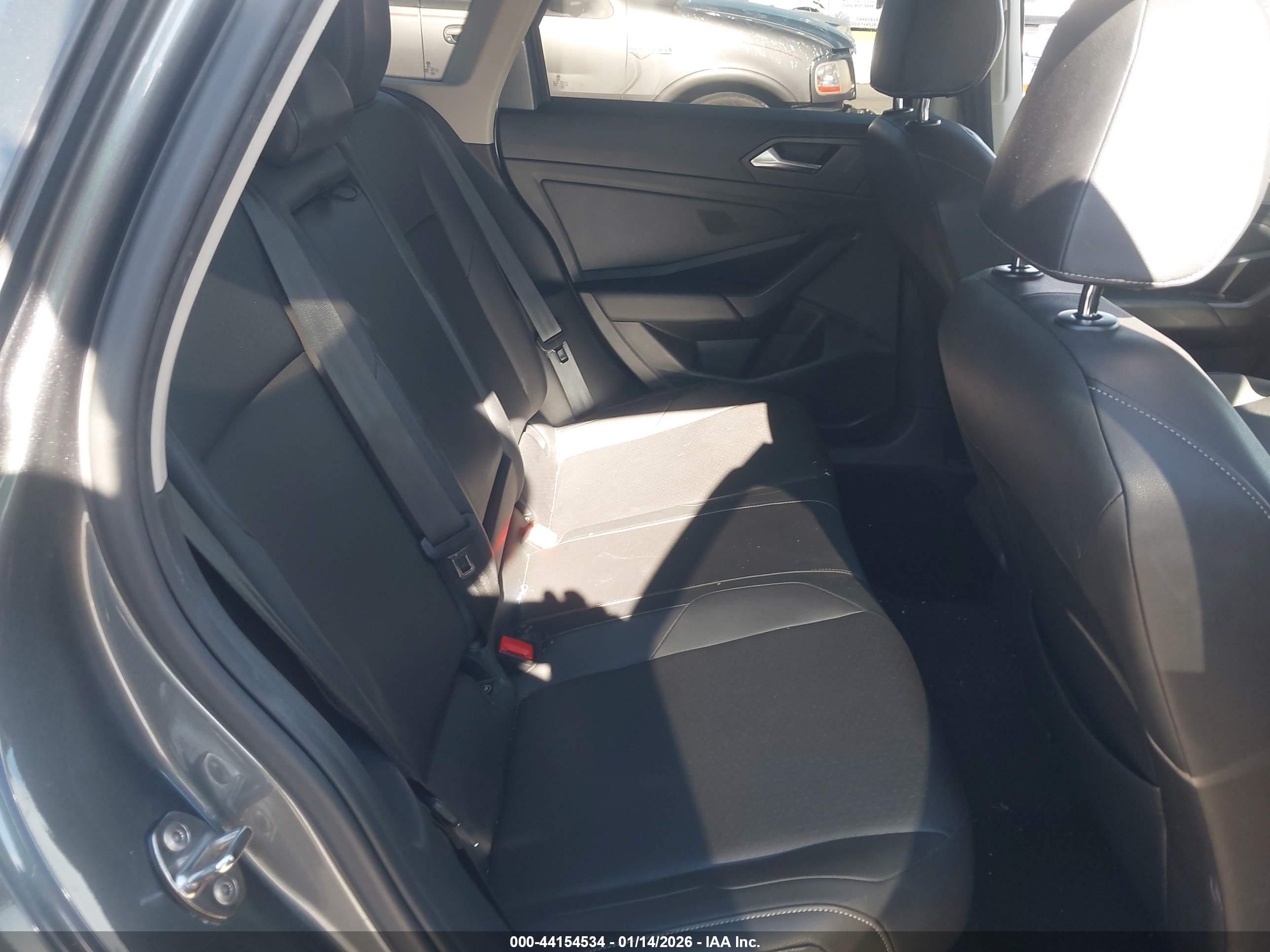 VOLKSWAGEN JETTA image 8