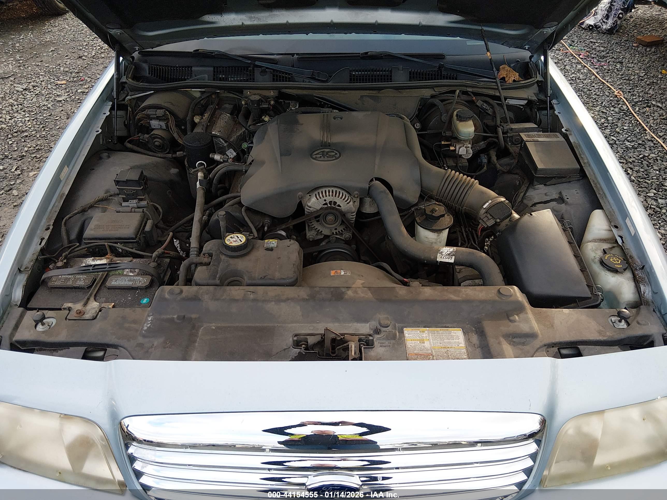 FORD CROWN image 10