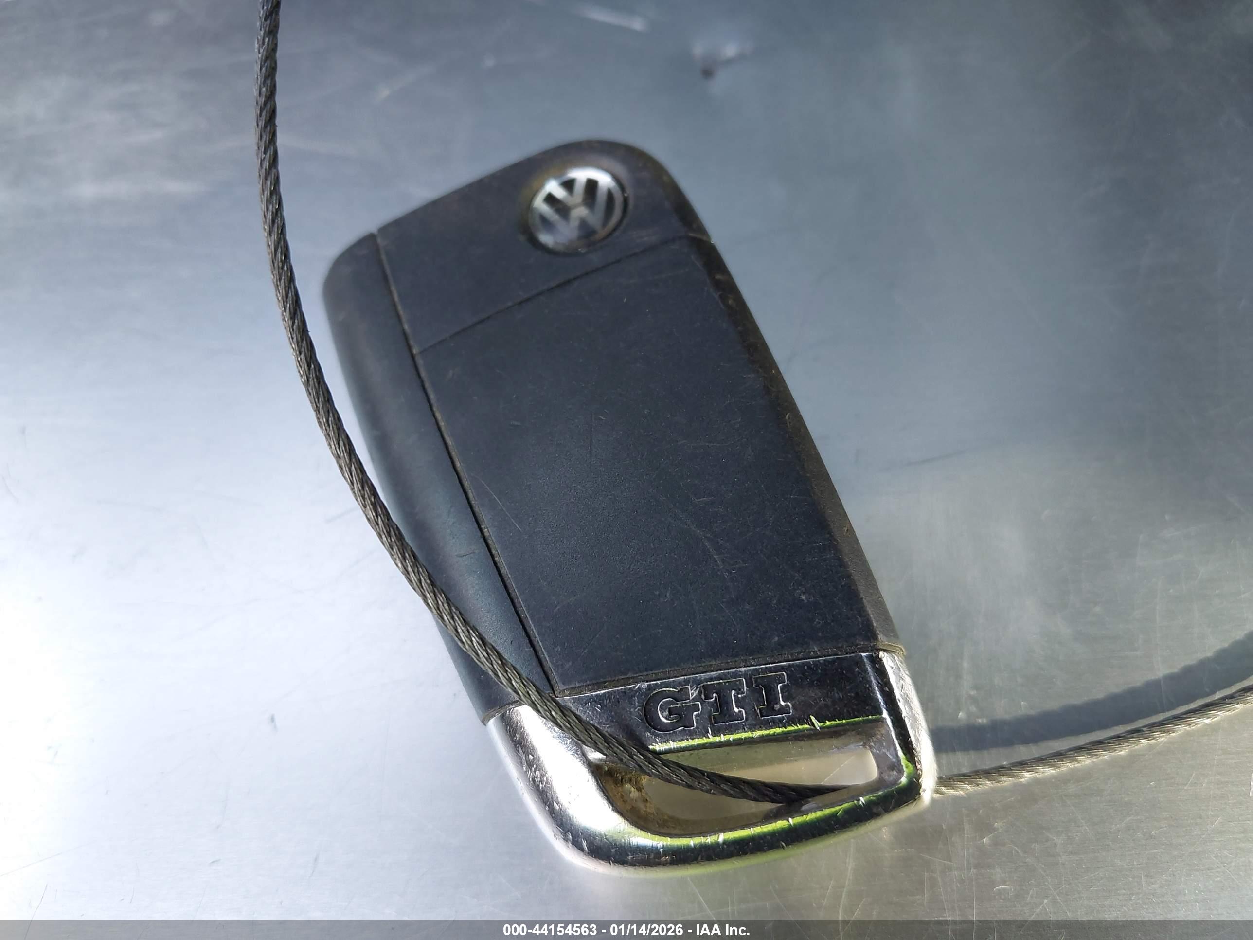 VOLKSWAGEN GOLF image 11