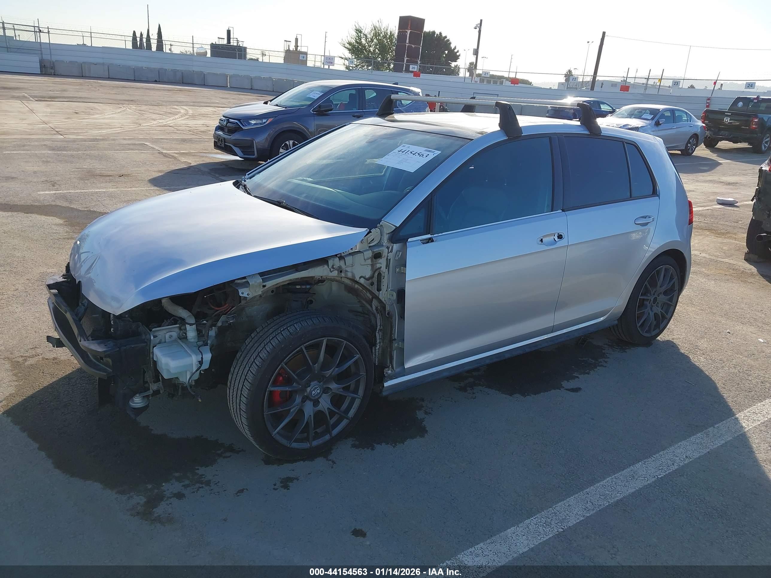 VOLKSWAGEN GOLF image 2