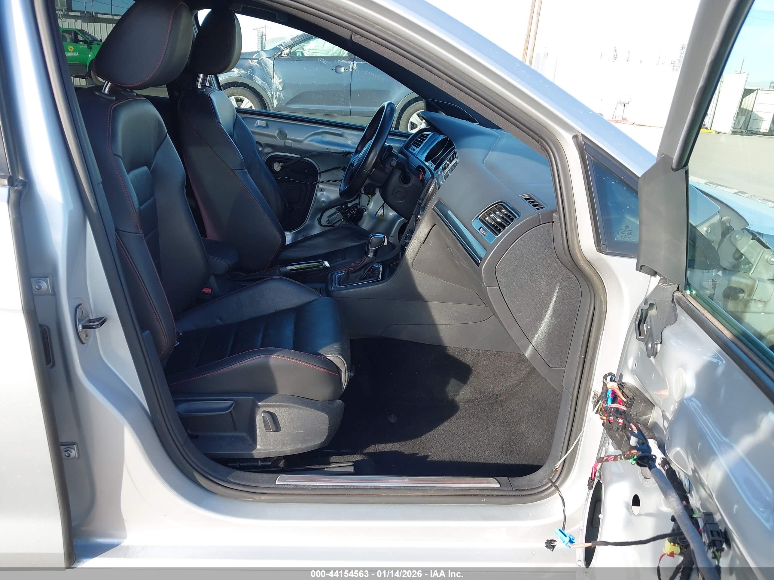 VOLKSWAGEN GOLF image 5