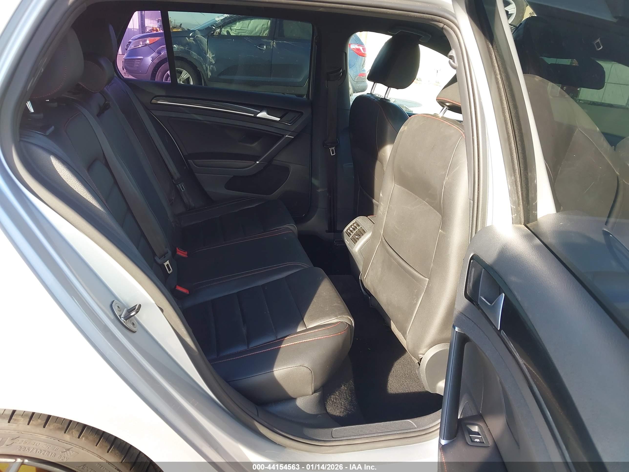 VOLKSWAGEN GOLF image 8