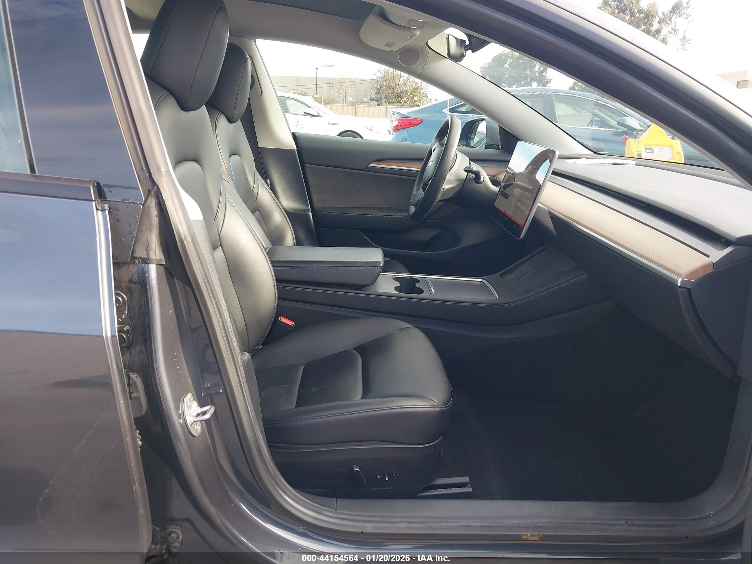 TESLA MODEL image 5