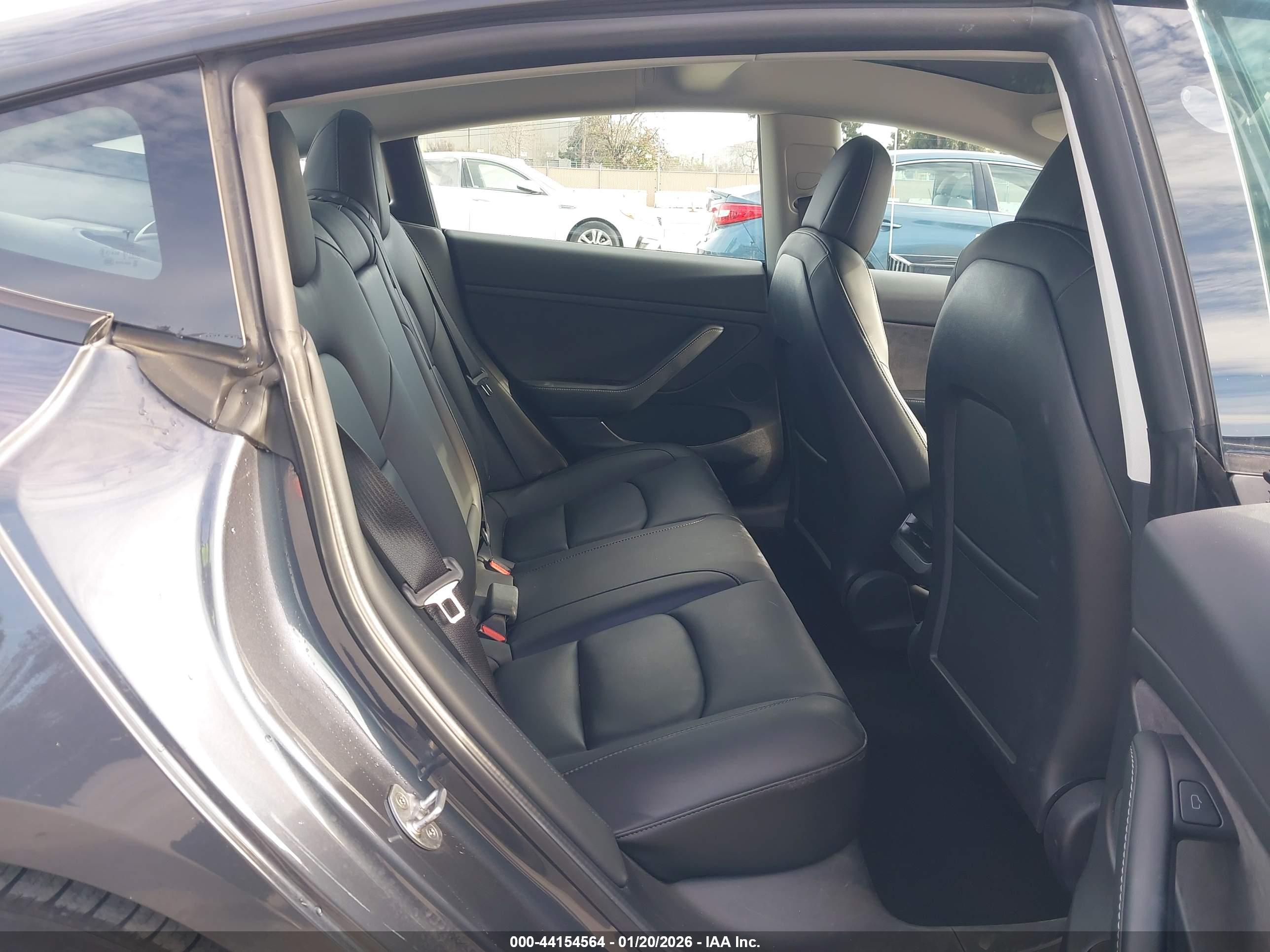 TESLA MODEL image 8