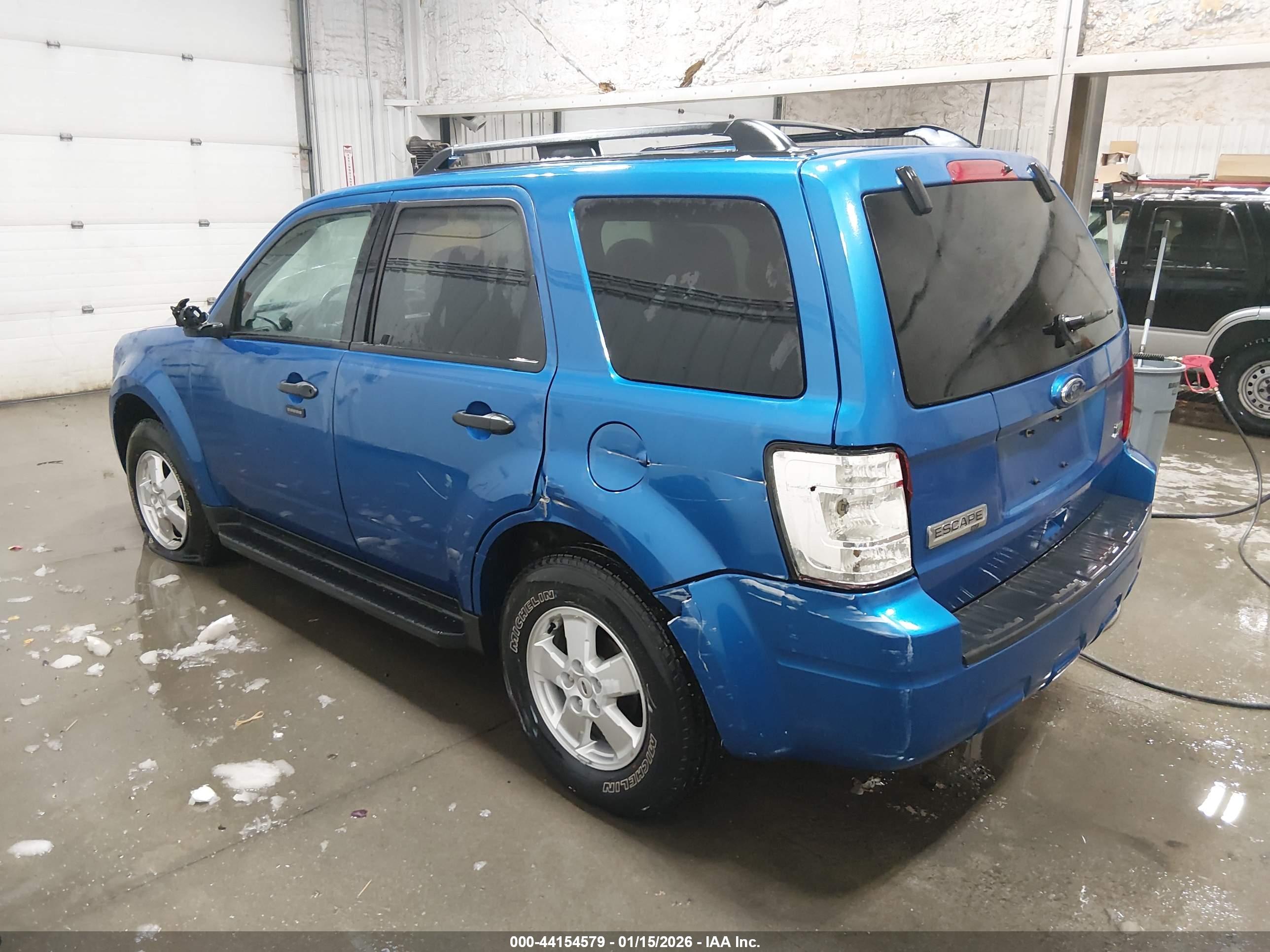 FORD ESCAPE image 3