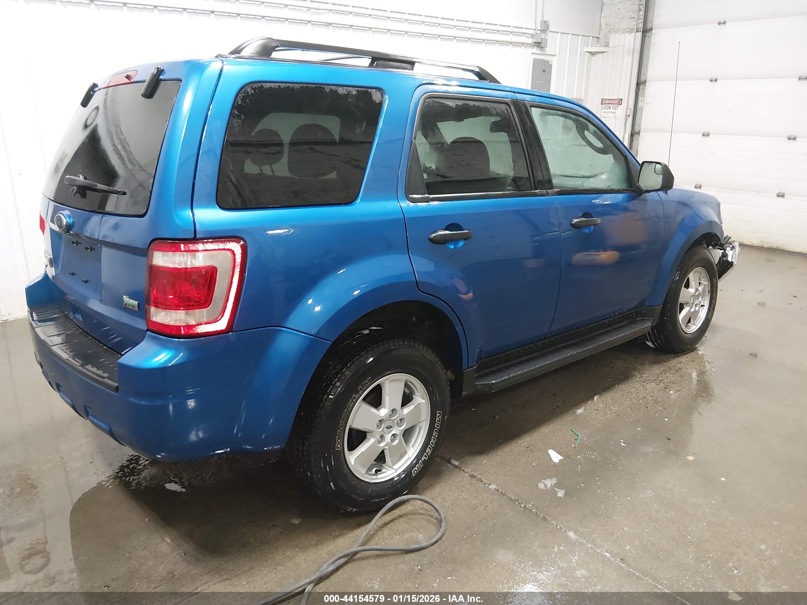 FORD ESCAPE image 4