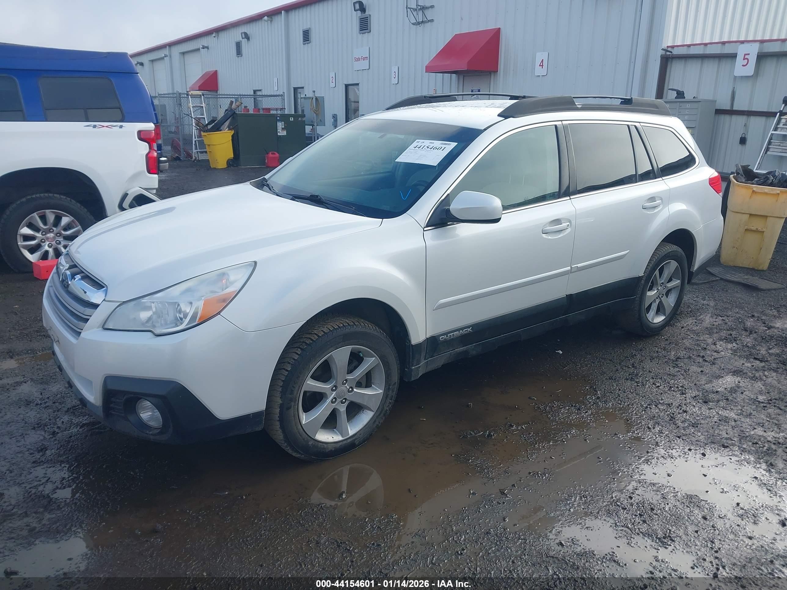 SUBARU OUTBACK image 2