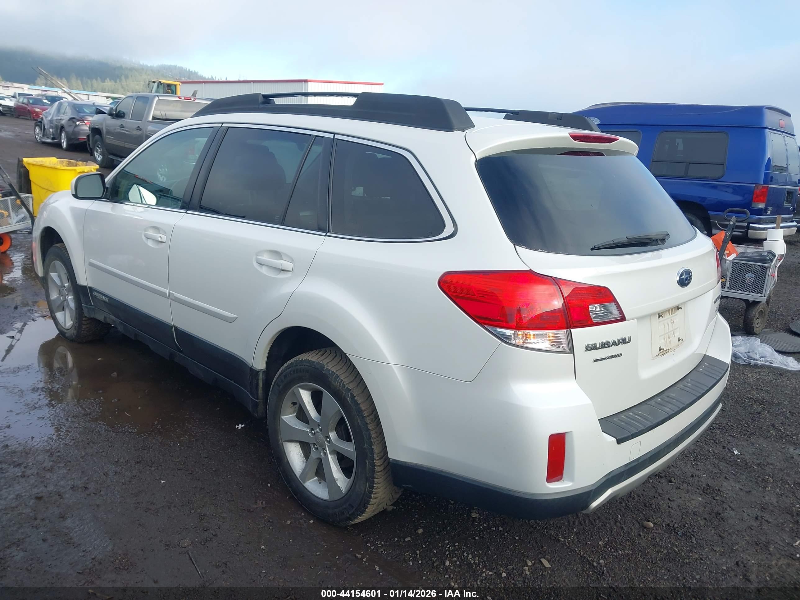 SUBARU OUTBACK image 3