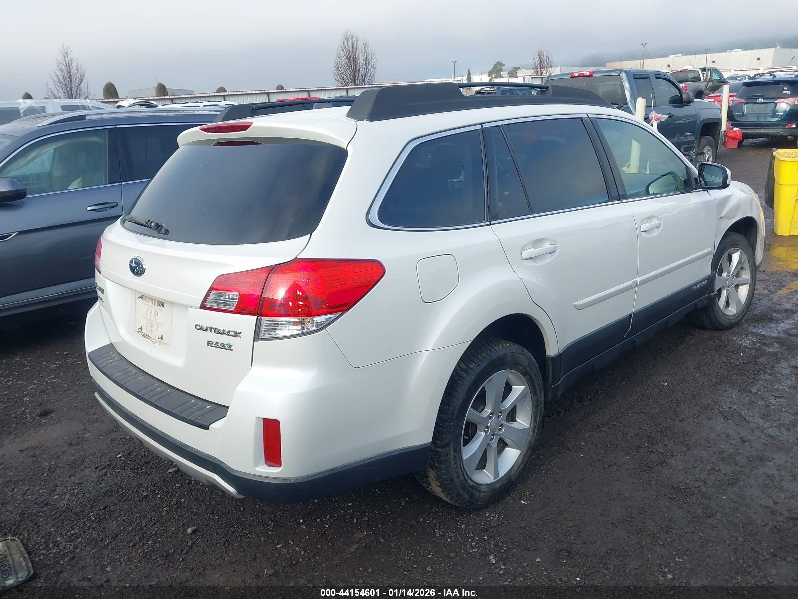 SUBARU OUTBACK image 4