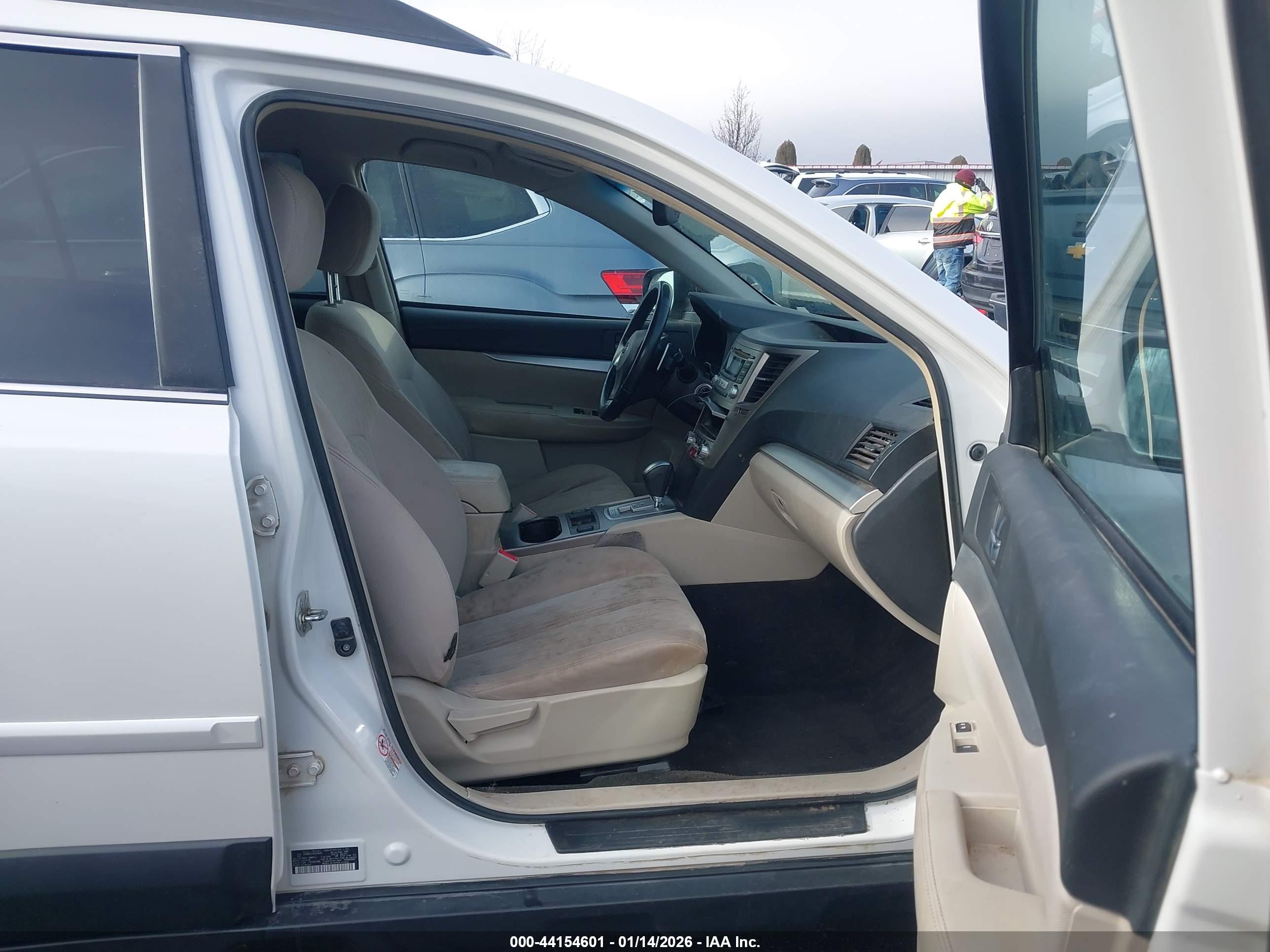 SUBARU OUTBACK image 5