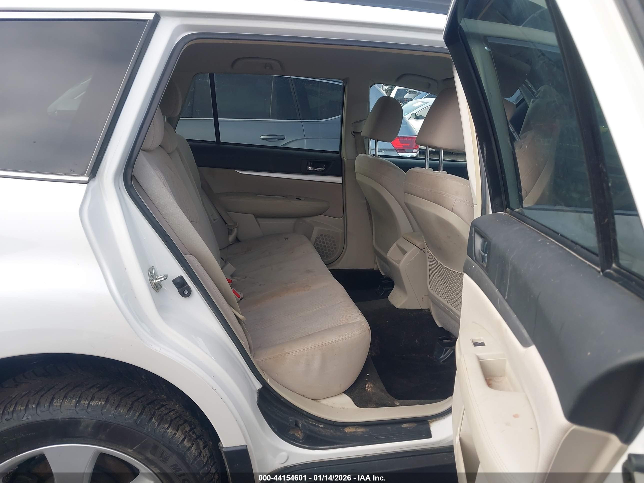 SUBARU OUTBACK image 8