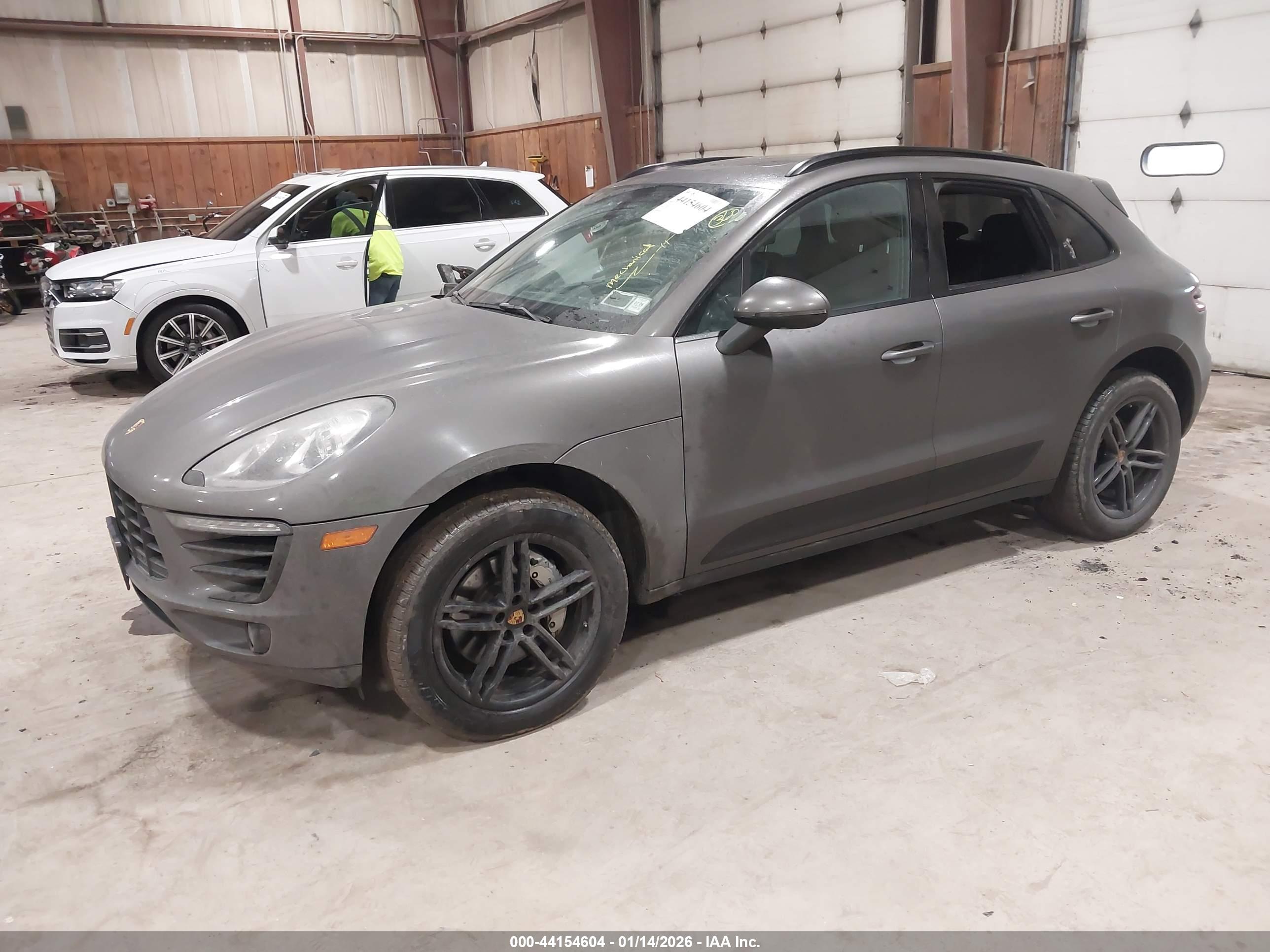 PORSCHE MACAN image 2