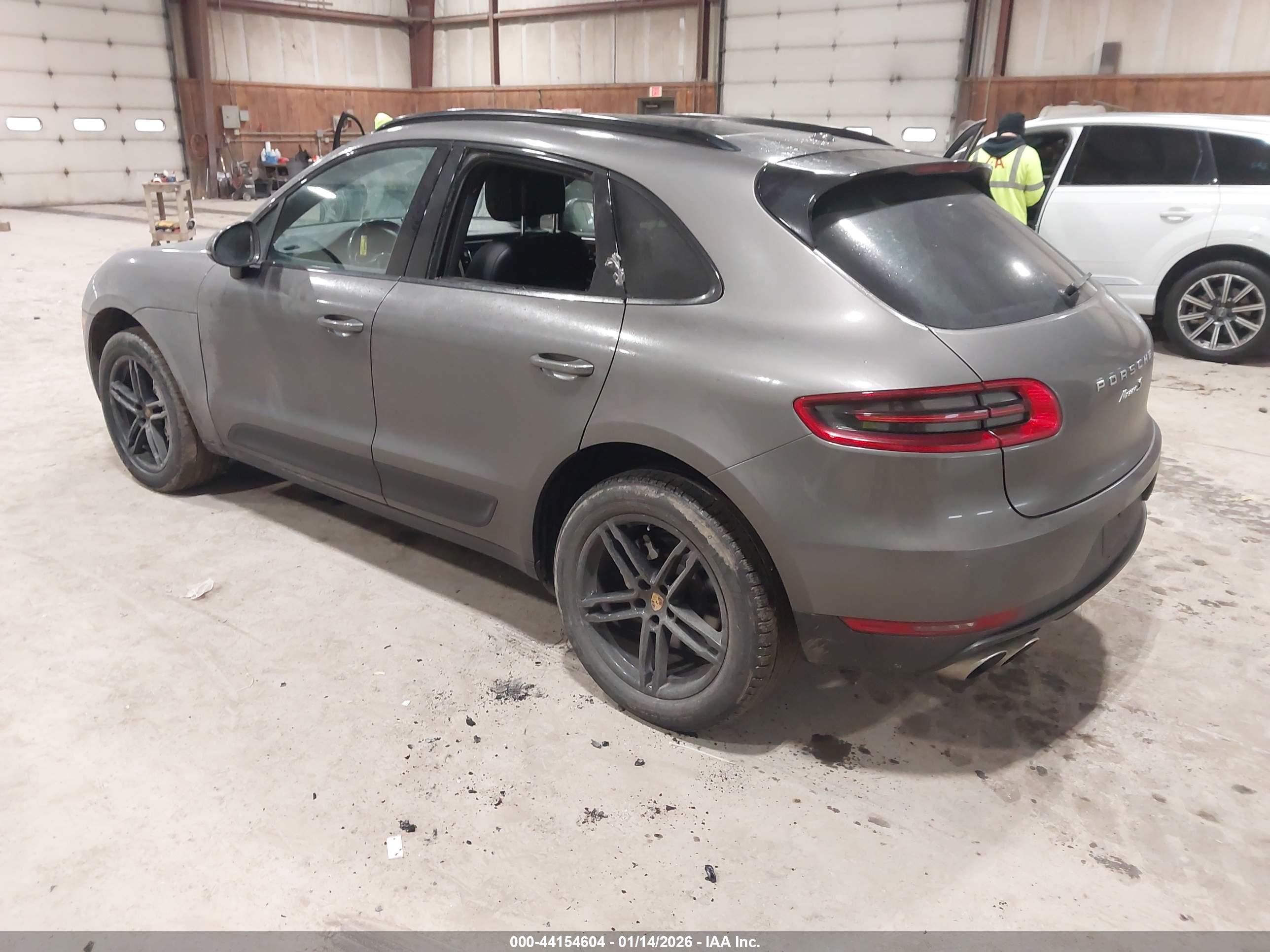 PORSCHE MACAN image 3