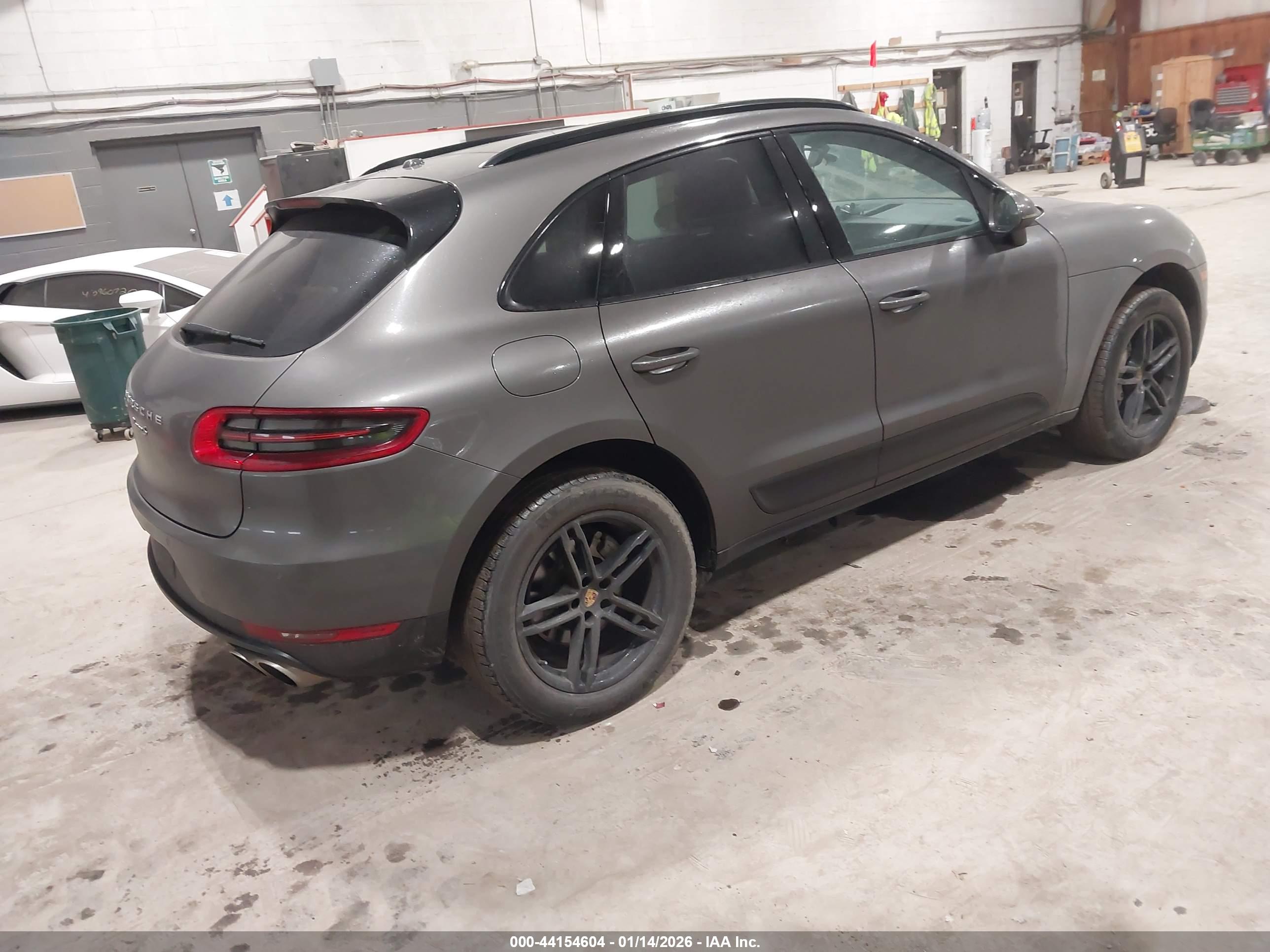 PORSCHE MACAN image 4