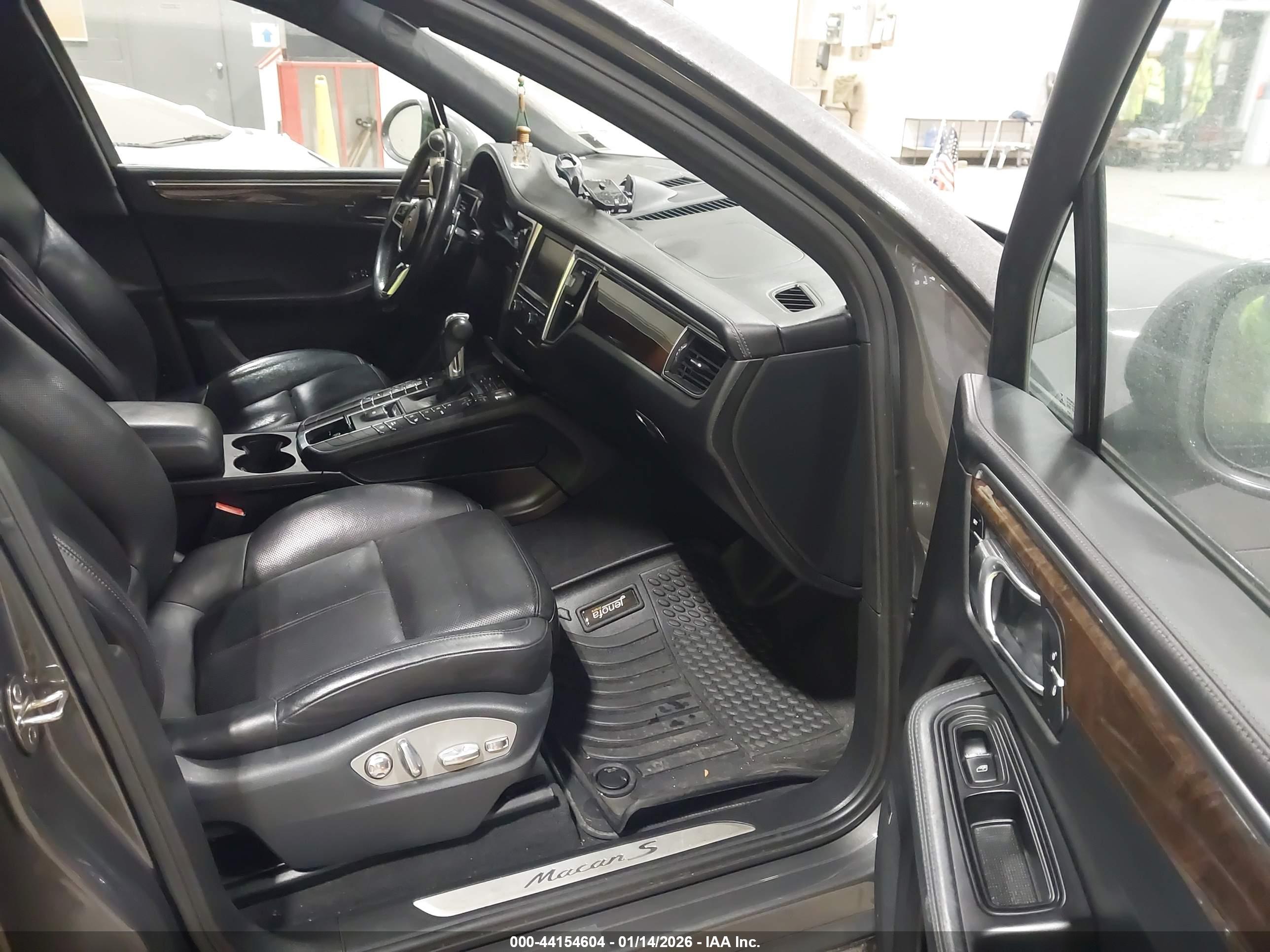 PORSCHE MACAN image 5