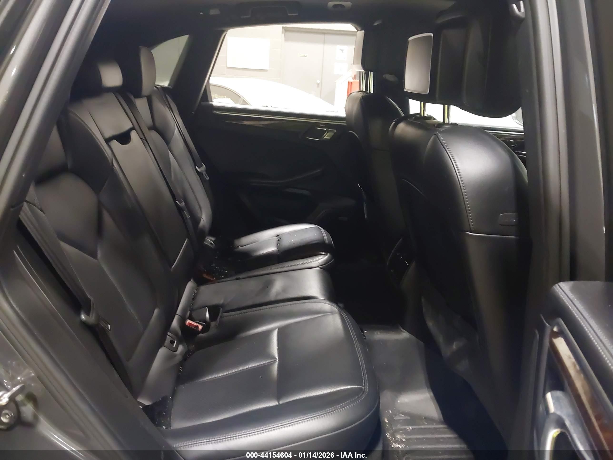 PORSCHE MACAN image 8