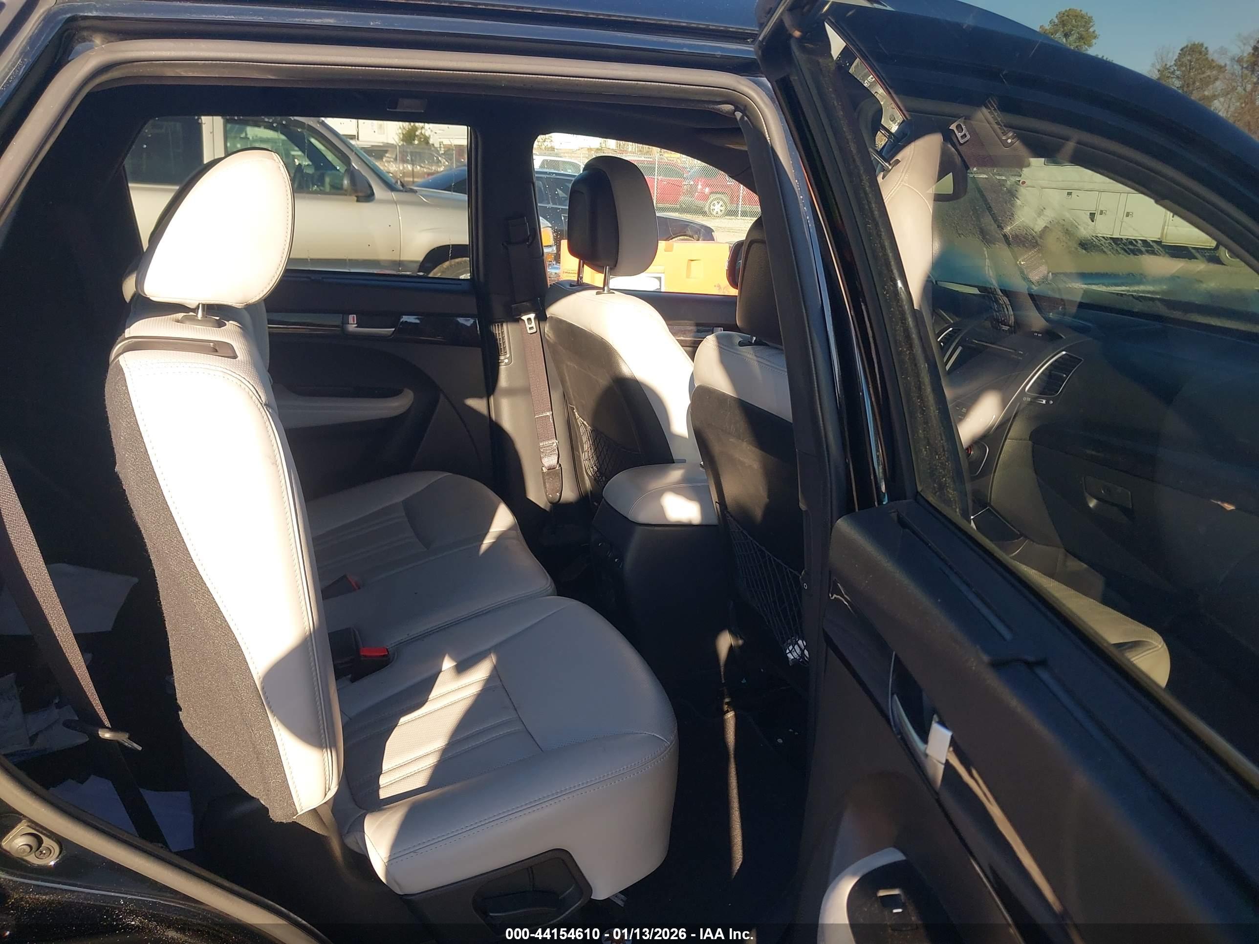 KIA SORENTO image 8