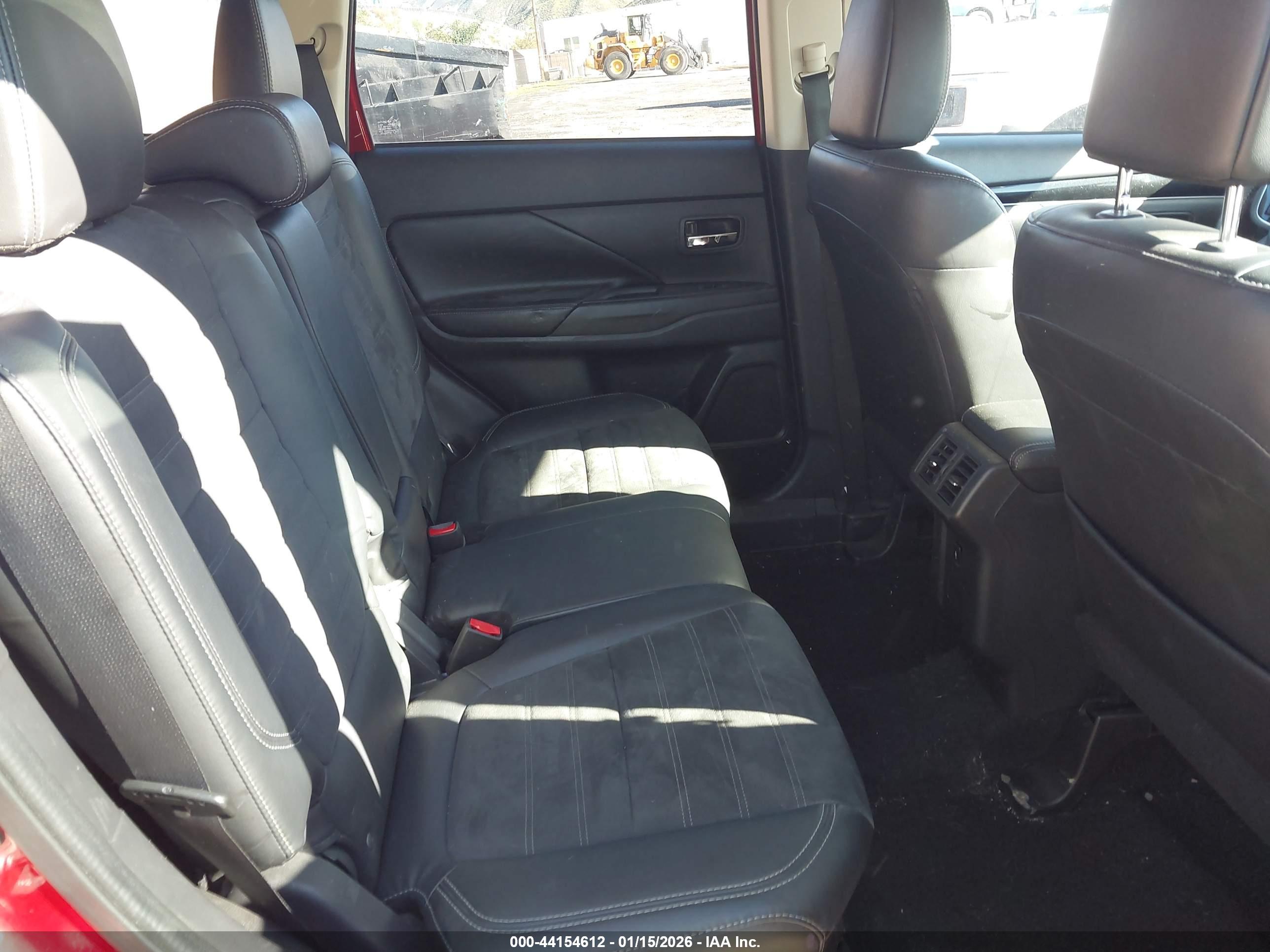 MITSUBISHI OUTLANDER image 8
