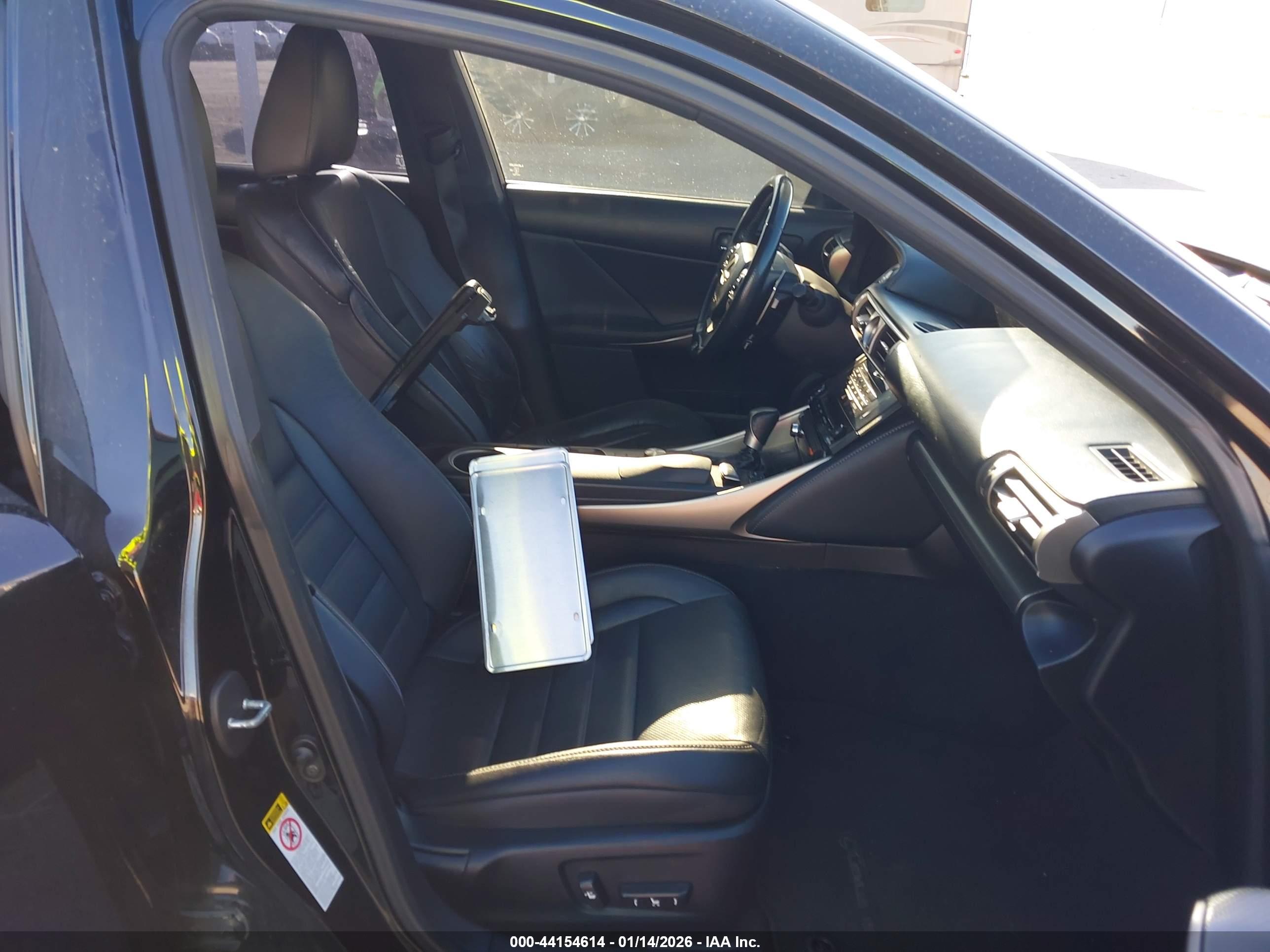 LEXUS IS image 5