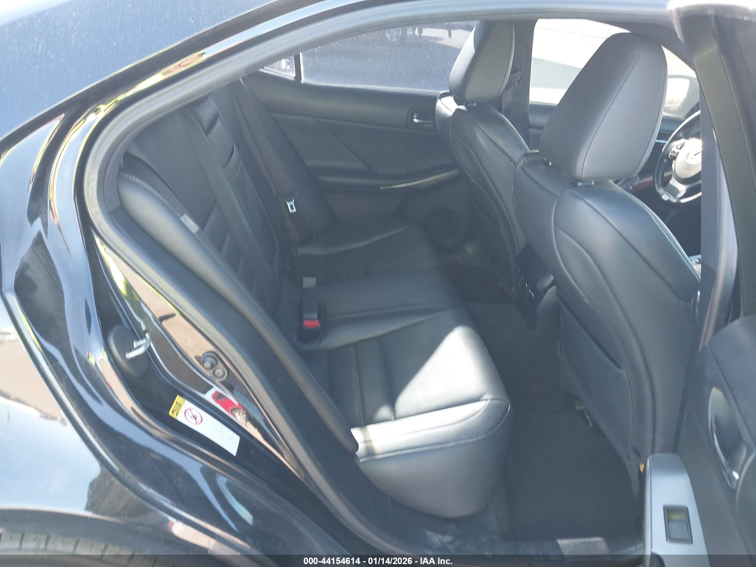 LEXUS IS image 8
