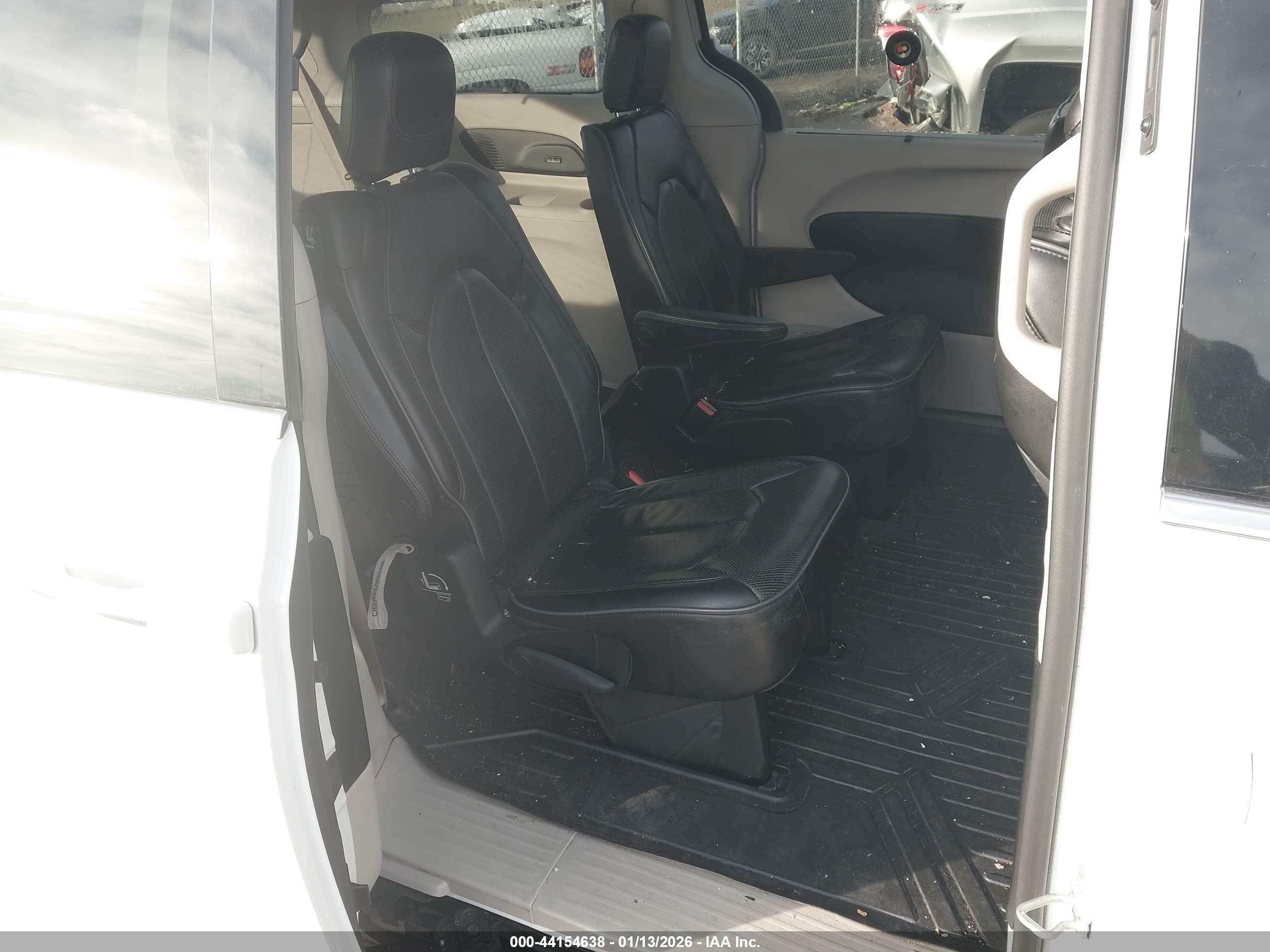 CHRYSLER PACIFICA image 8