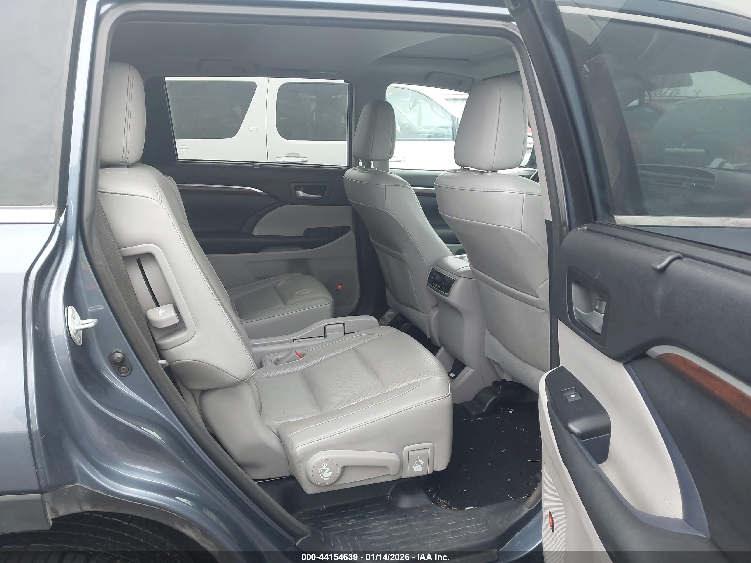 TOYOTA HIGHLANDER image 8