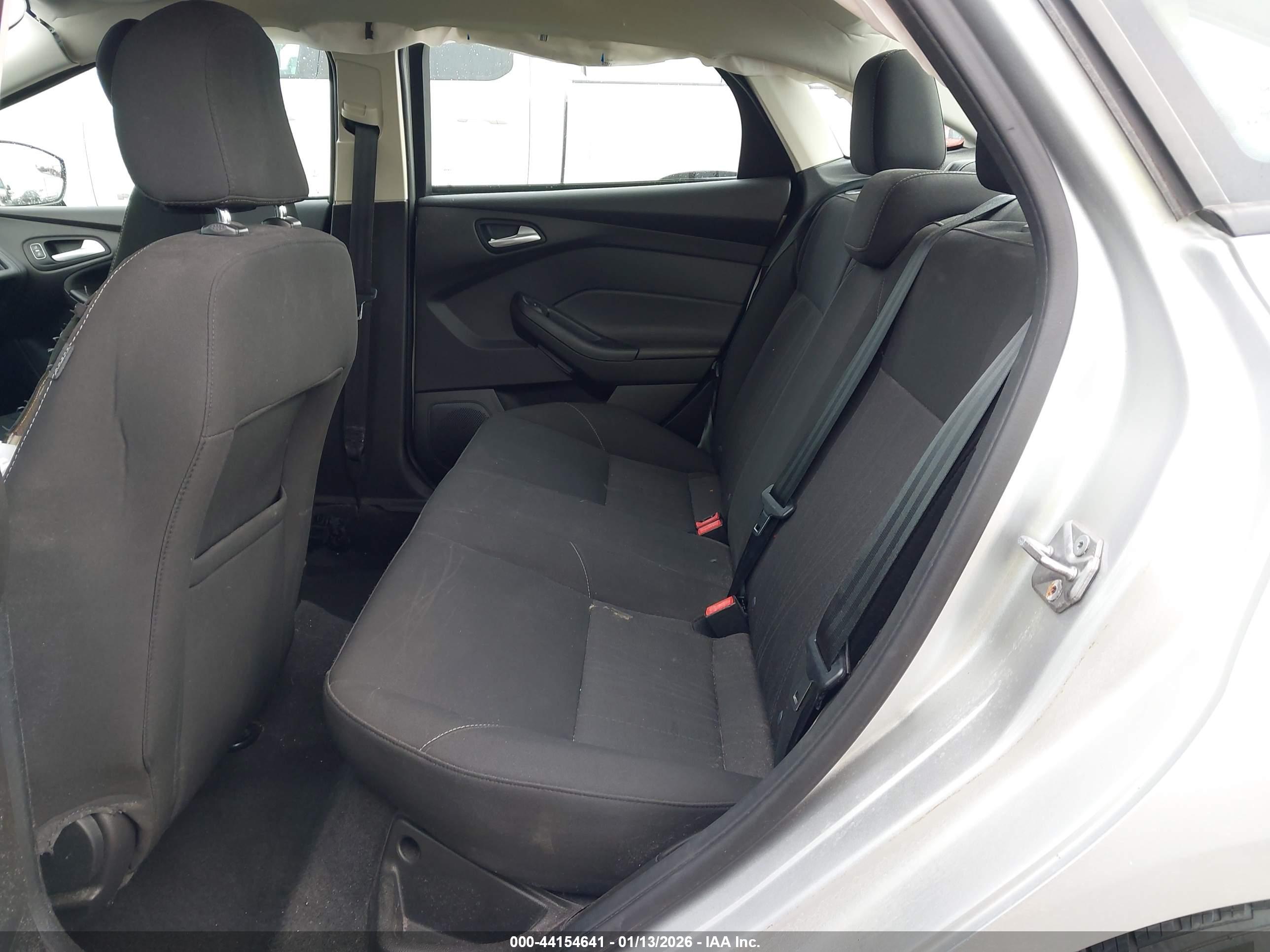 FORD FOCUS image 8